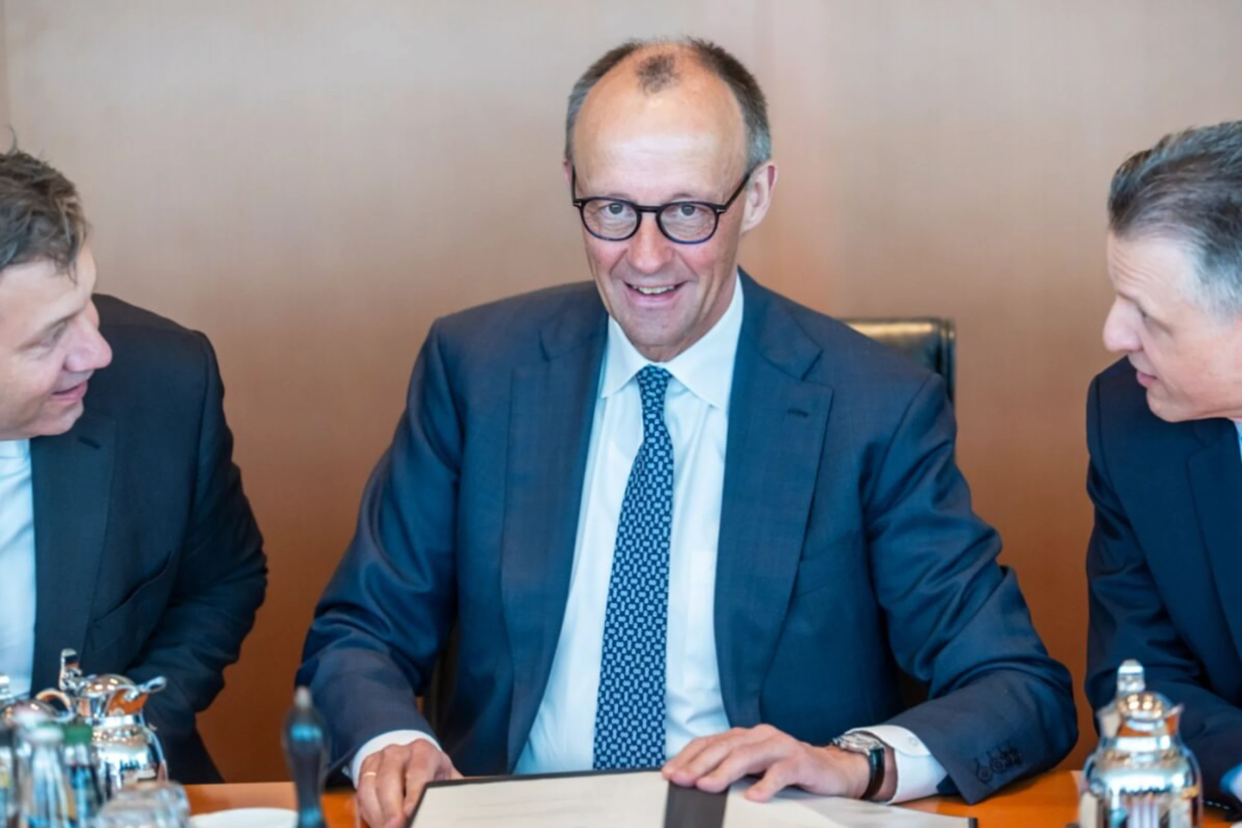 ++ ARCHIVBILD ++ Viele Deutsche können über Regierung unter Kanzler Merz nicht lächeln