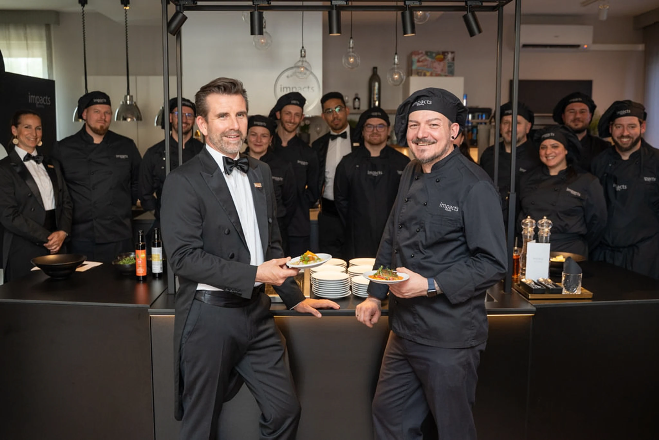 ESC: Caterer kredenzen Käsekrainer, Erdbeerknödel & Co.