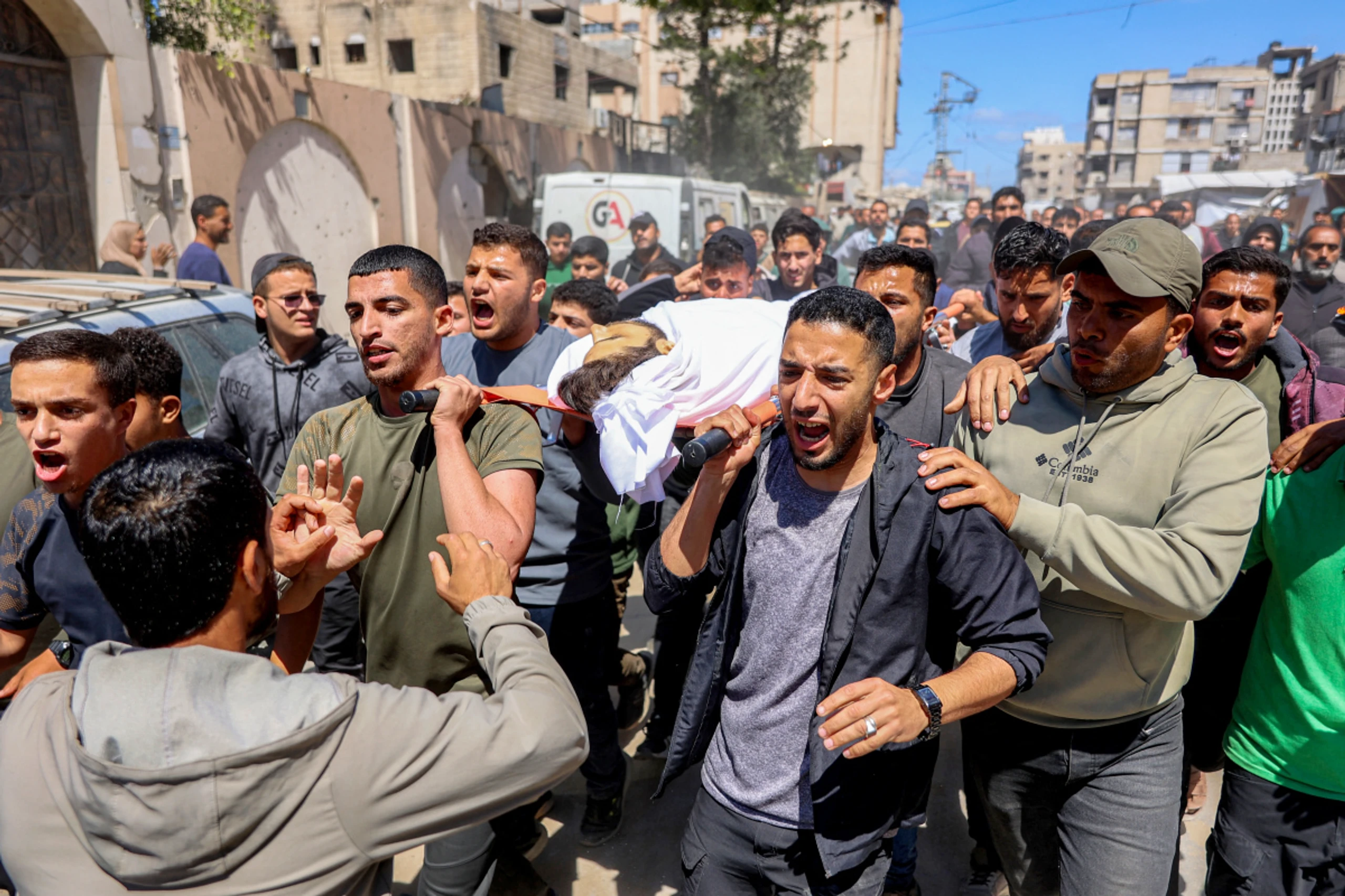 Der Leichnam Azzam al-Hayyas wurde durch die Straßen Gazas getragen