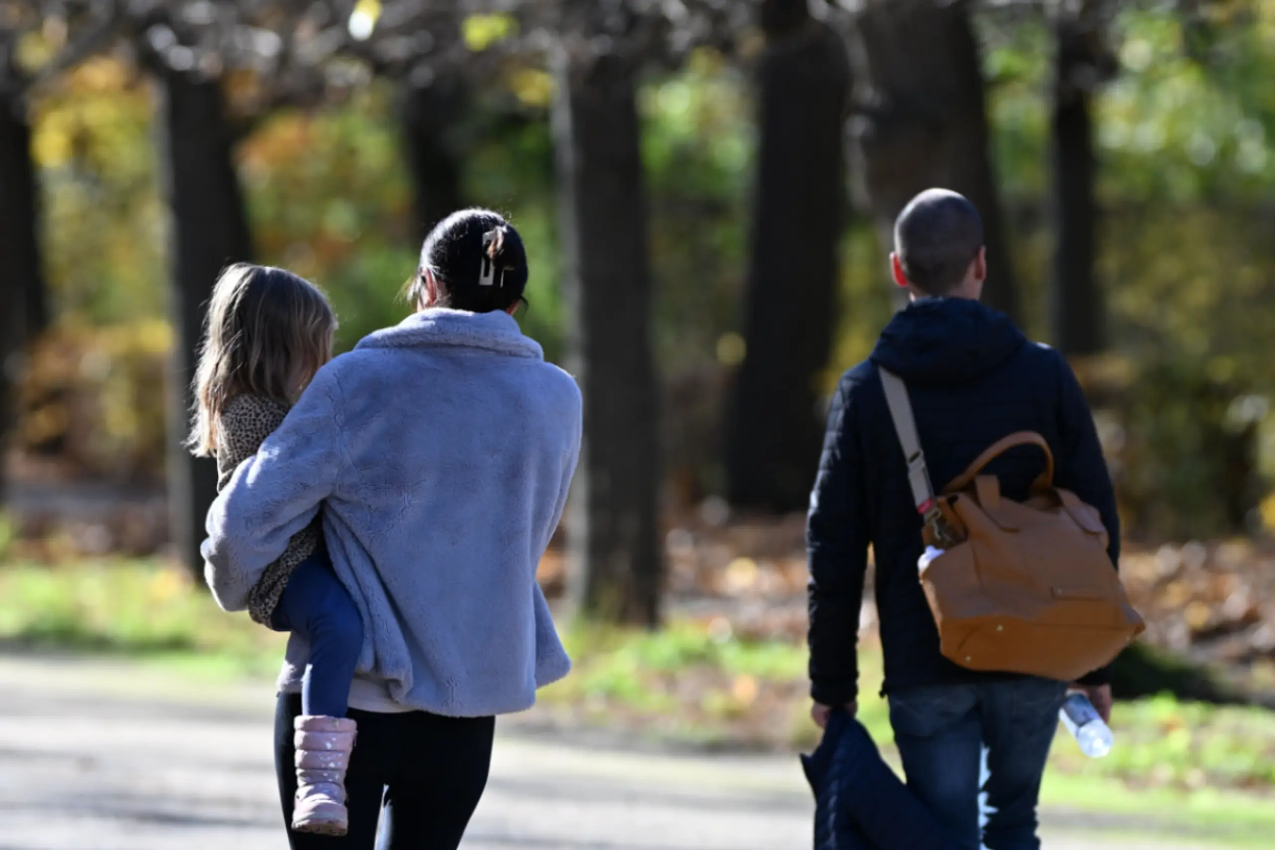 Sparpaket trifft laut Momentum Institut Mütter und Familien besonders