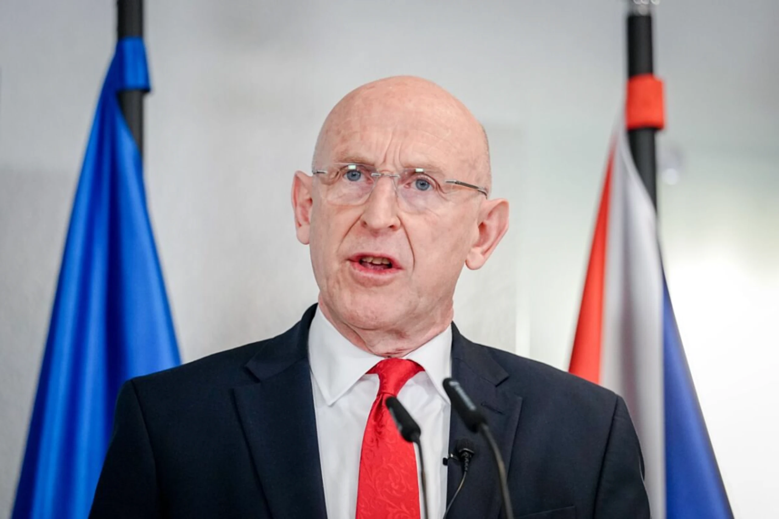 Der britische Verteidigungsminister Healey