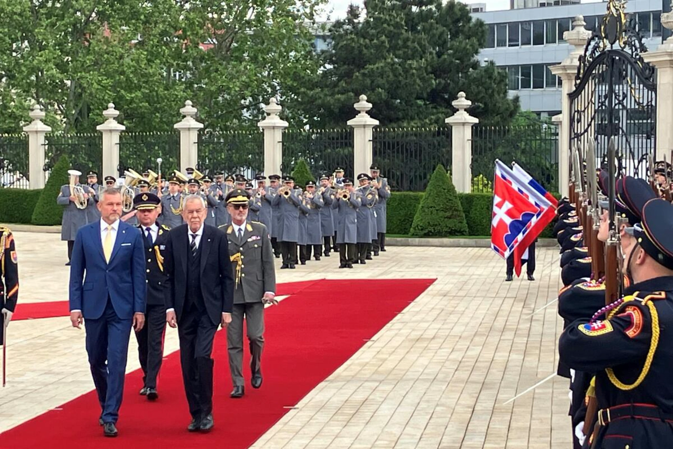 Großer Empfang für Bundespräsident Van der Bellen in Bratislava