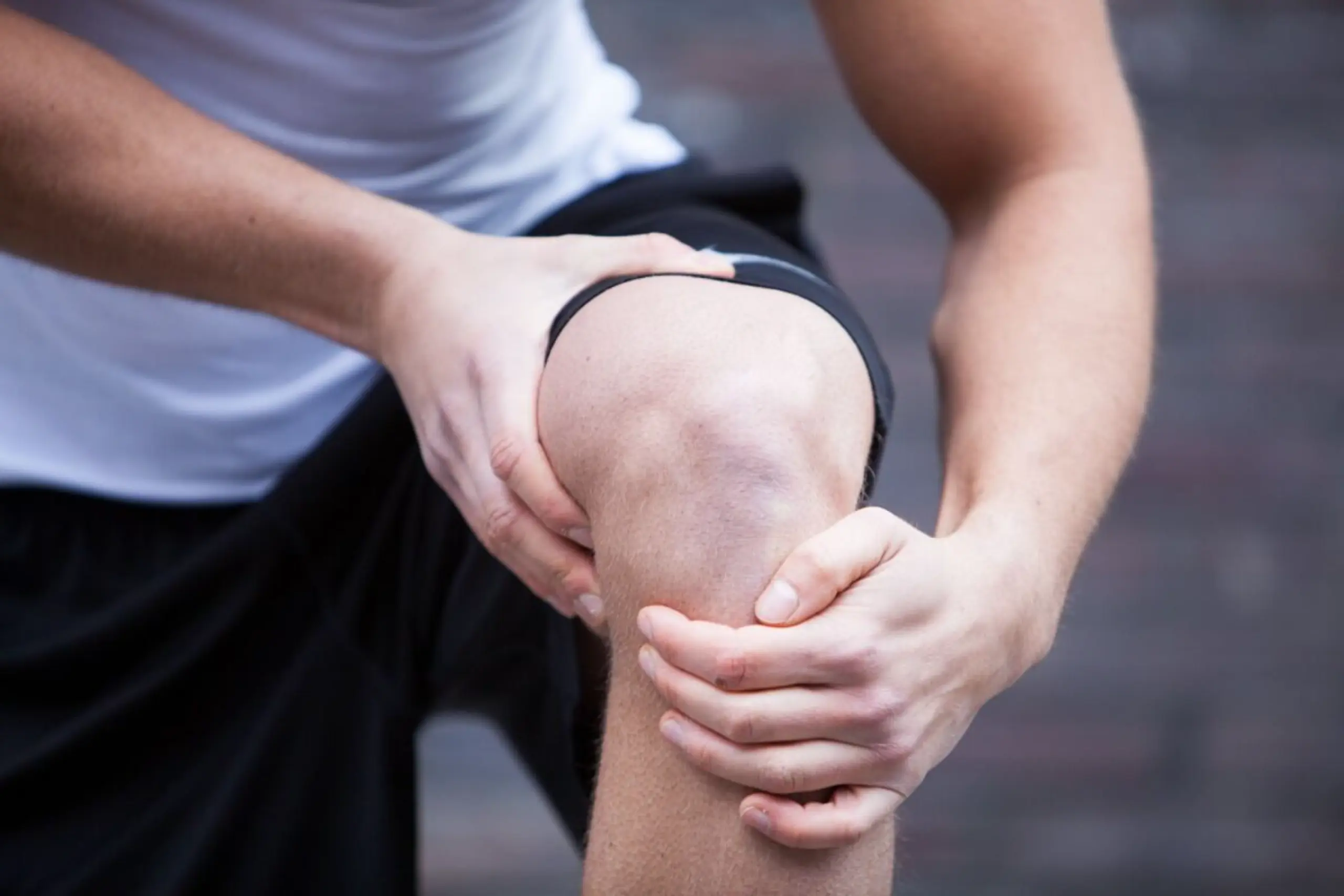 Oft macht sich eine Kniescheiben-Arthrose beim Knien bemerkbar