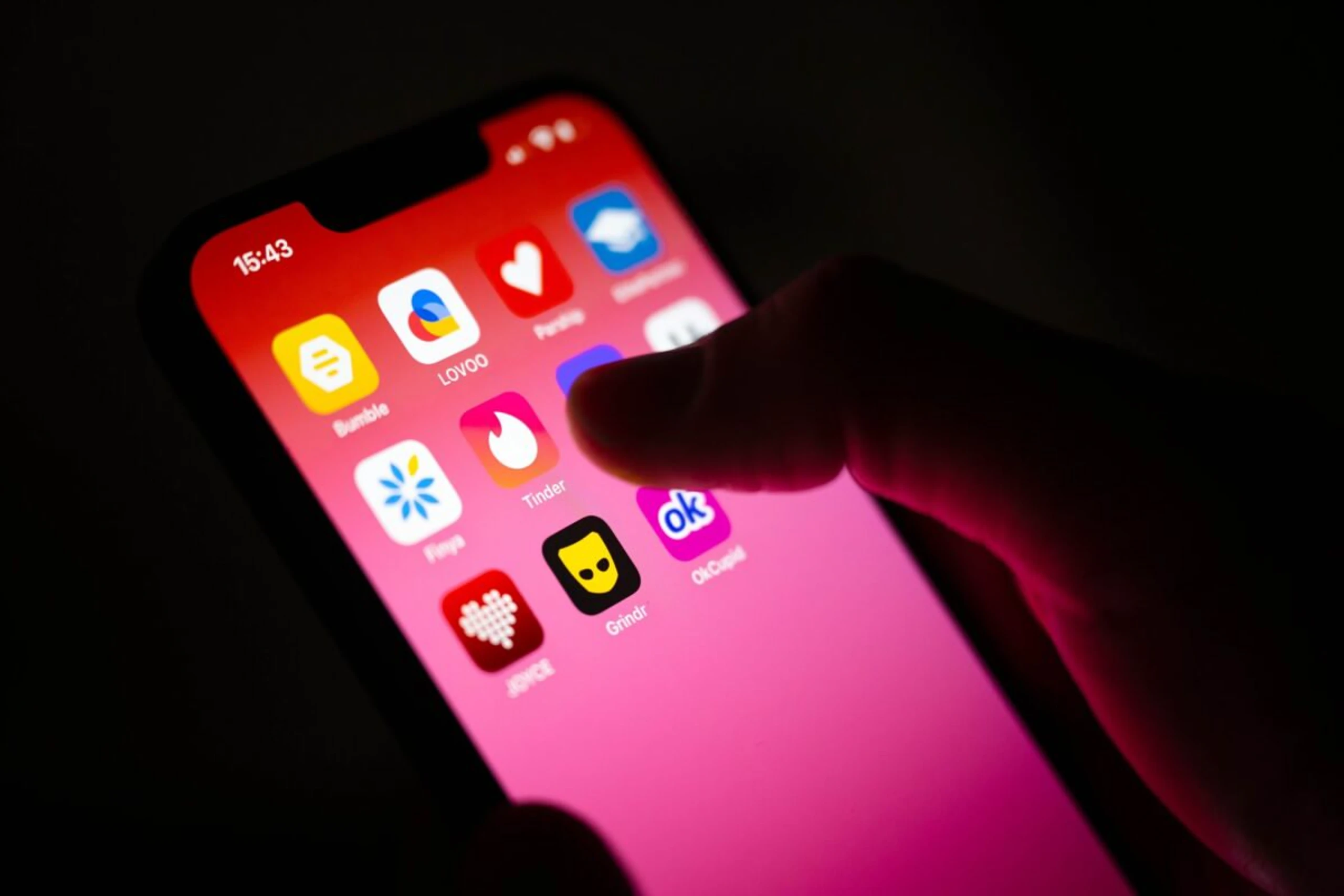 Auf Dating-Portalen und -Apps können auch Betrüger unterwegs sein