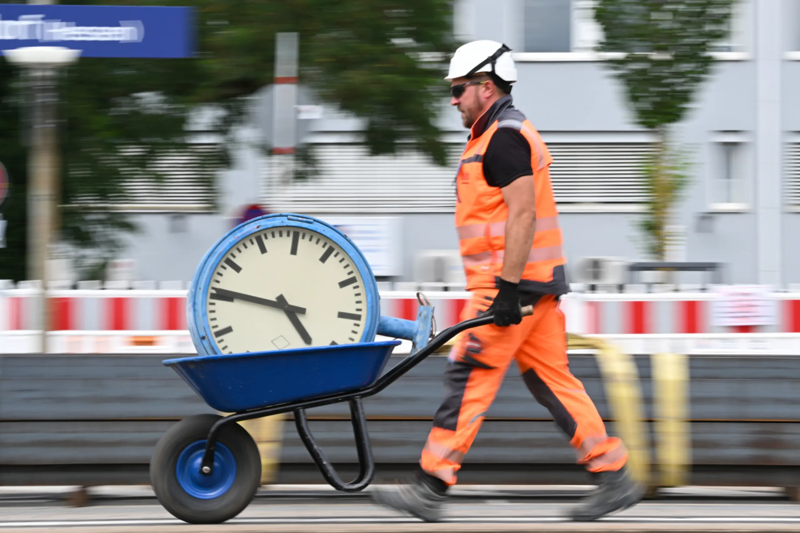 Männer haben demnach von einer Arbeitszeitreduktion mehr als Frauen