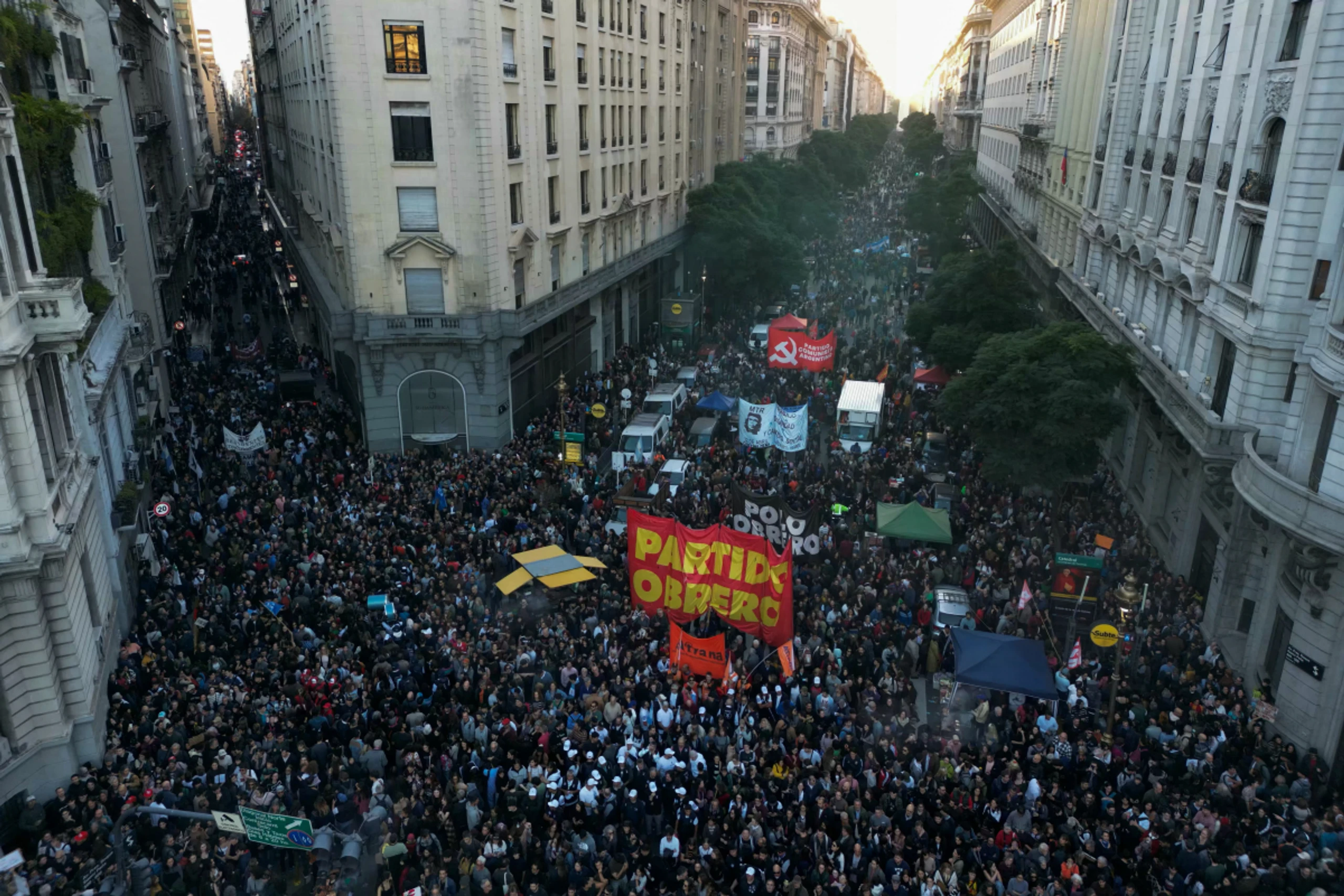 Massenprotest gegen Kürzungen im Bildungsbereich