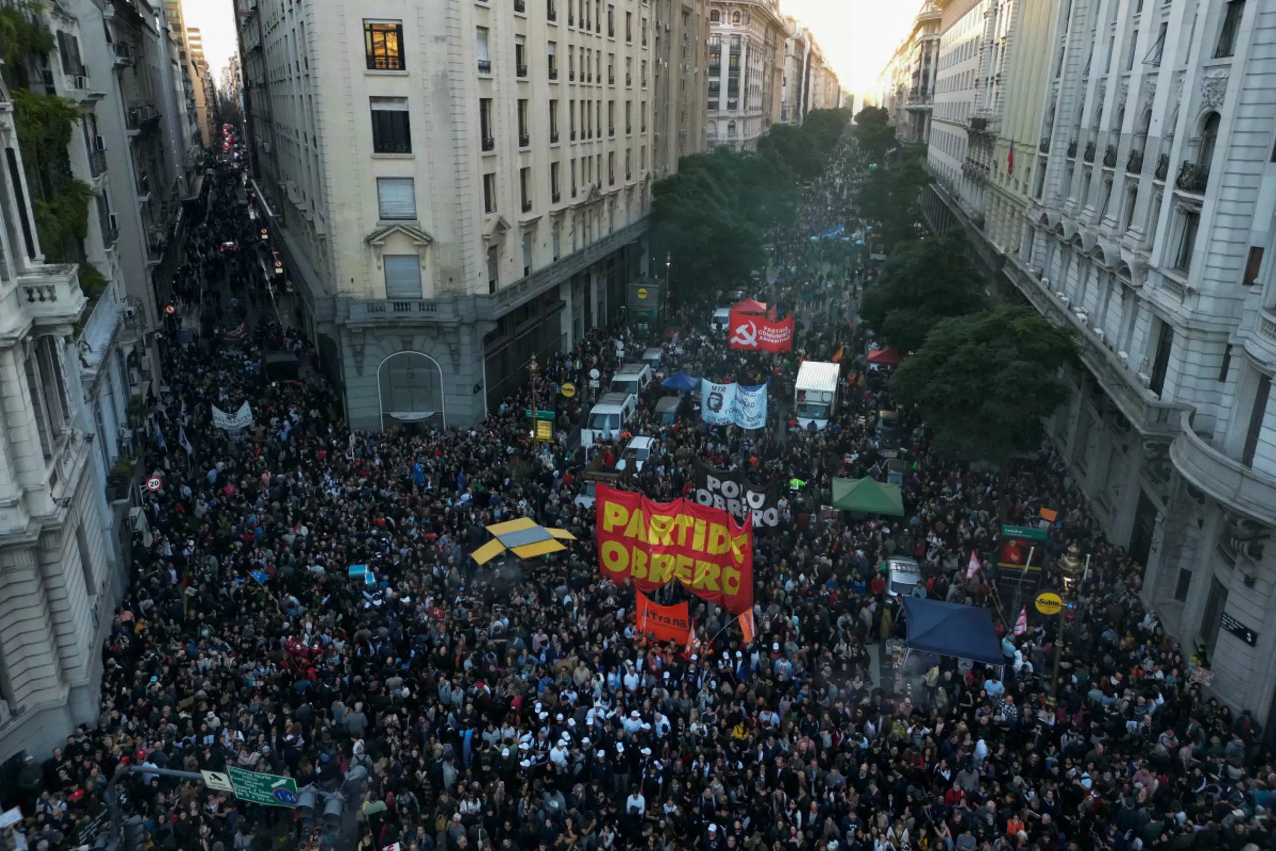 Massenprotest gegen Kürzungen im Bildungsbereich