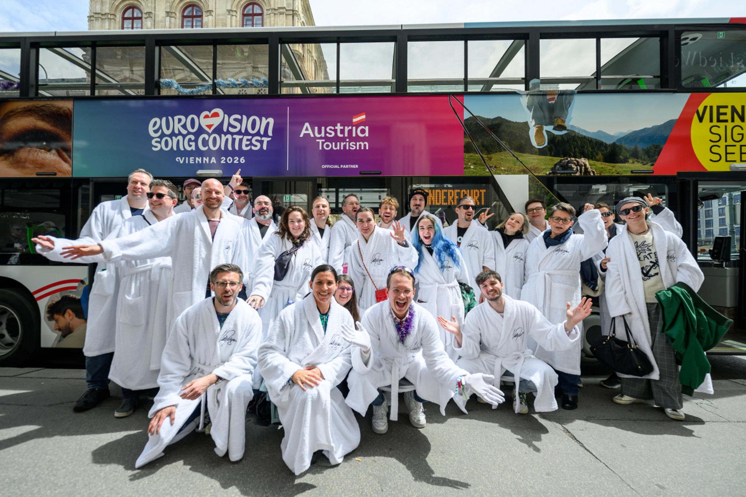 Gruppenfoto nach der Hop-On-Hop-Off-Fahrt