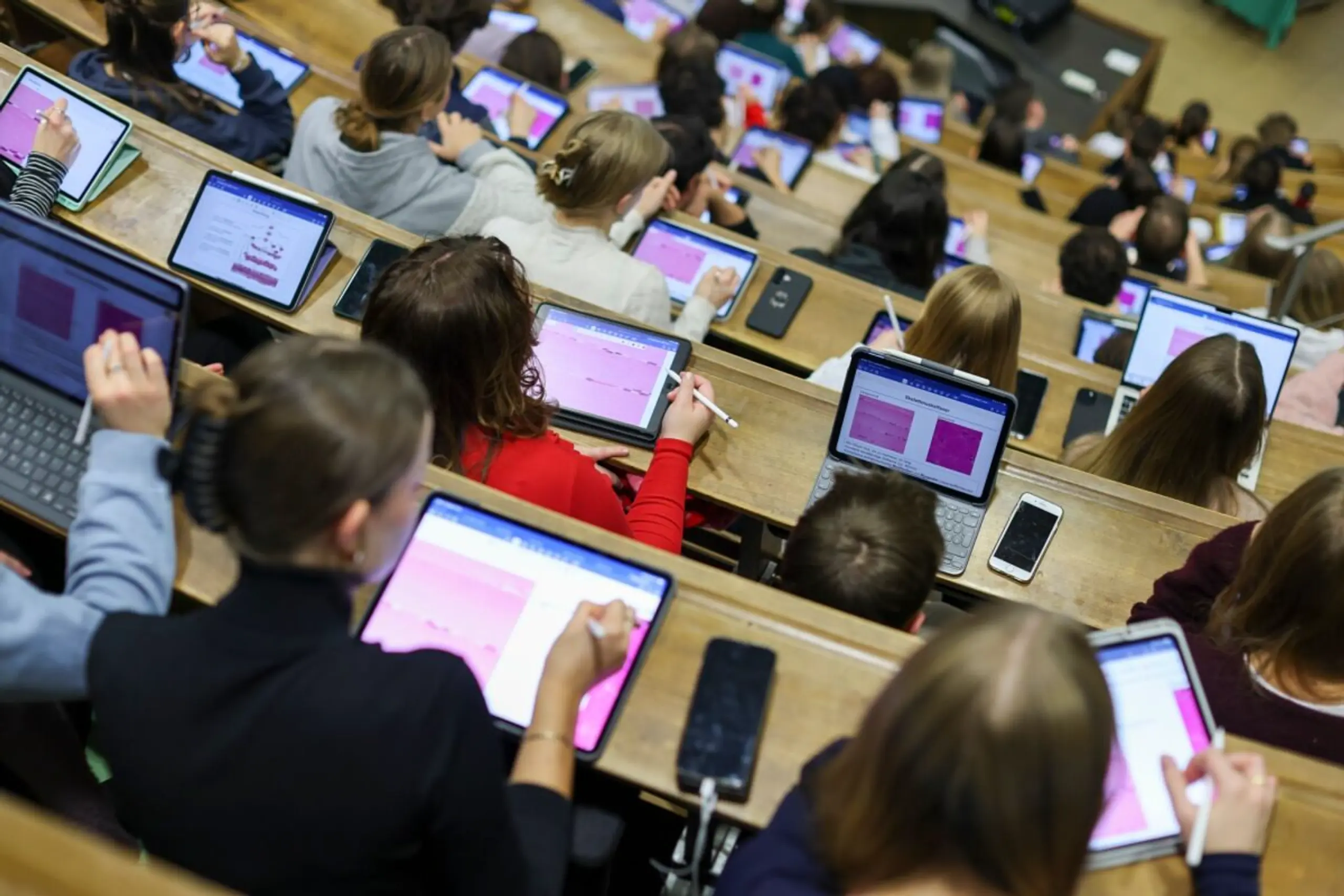 ++ ARCHIVBILD ++ KI-Schummeln an Unis "weder allgegenwärtig noch vernachlässigbar"