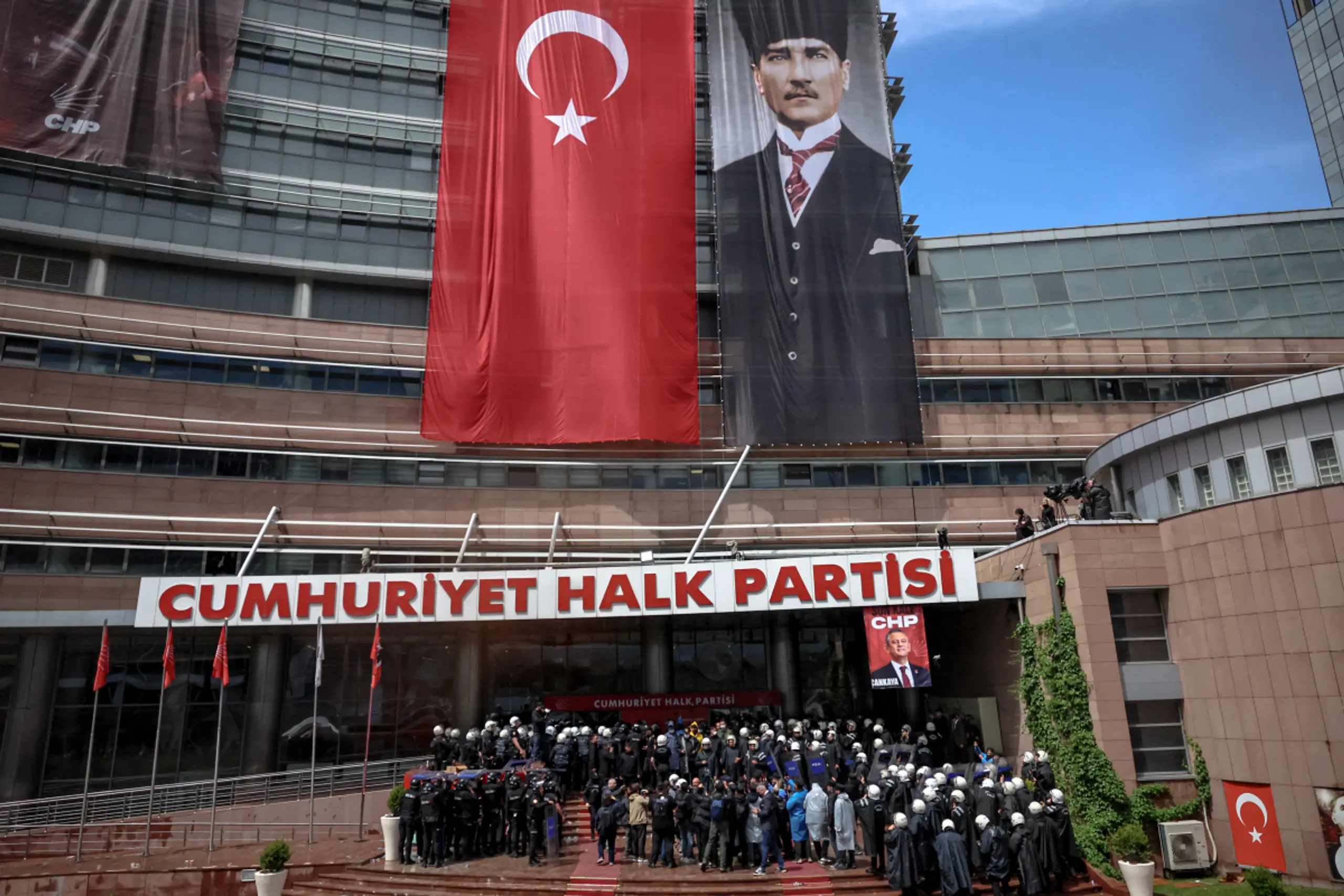 Demokratie und Säkularismus in der Türkei in Bedrängnis