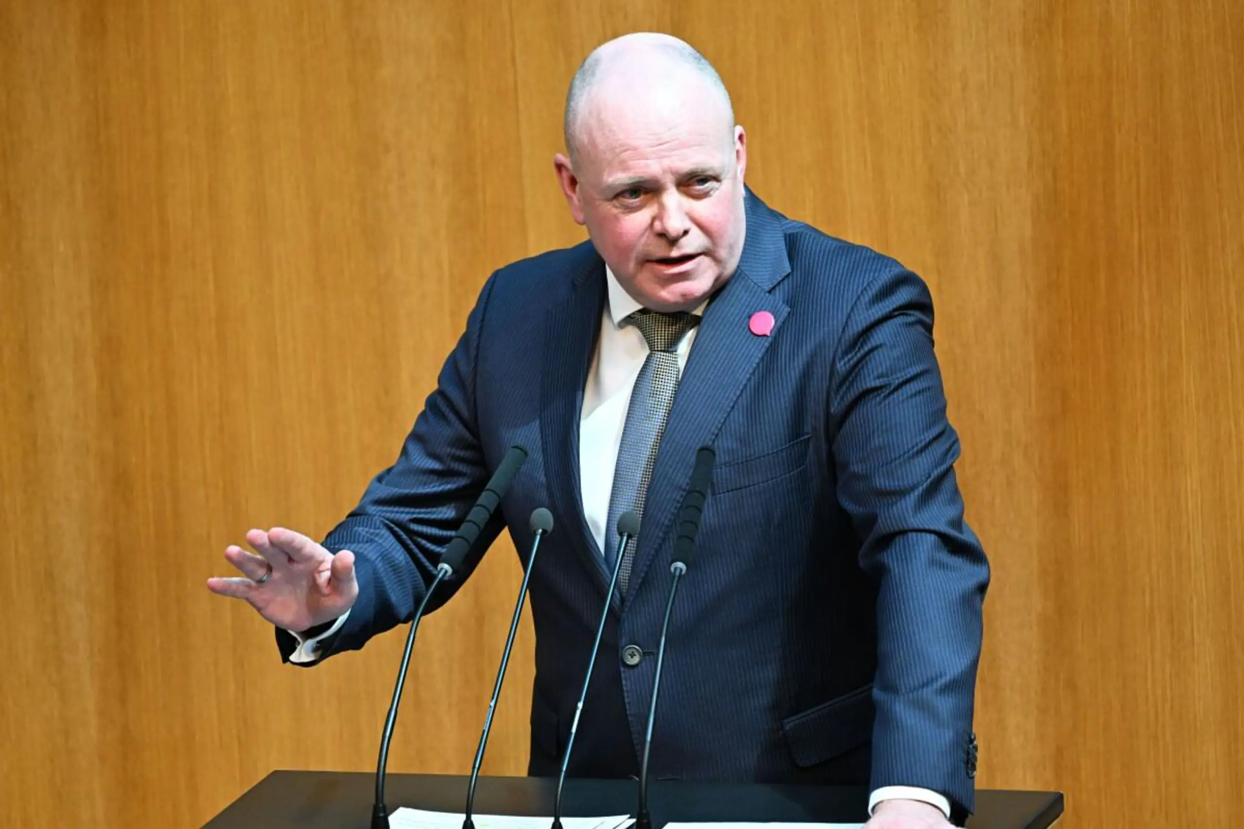 NEOS-Wirtschaftssprecher Markus Hofer will keine Last-Minute-Umsetzung