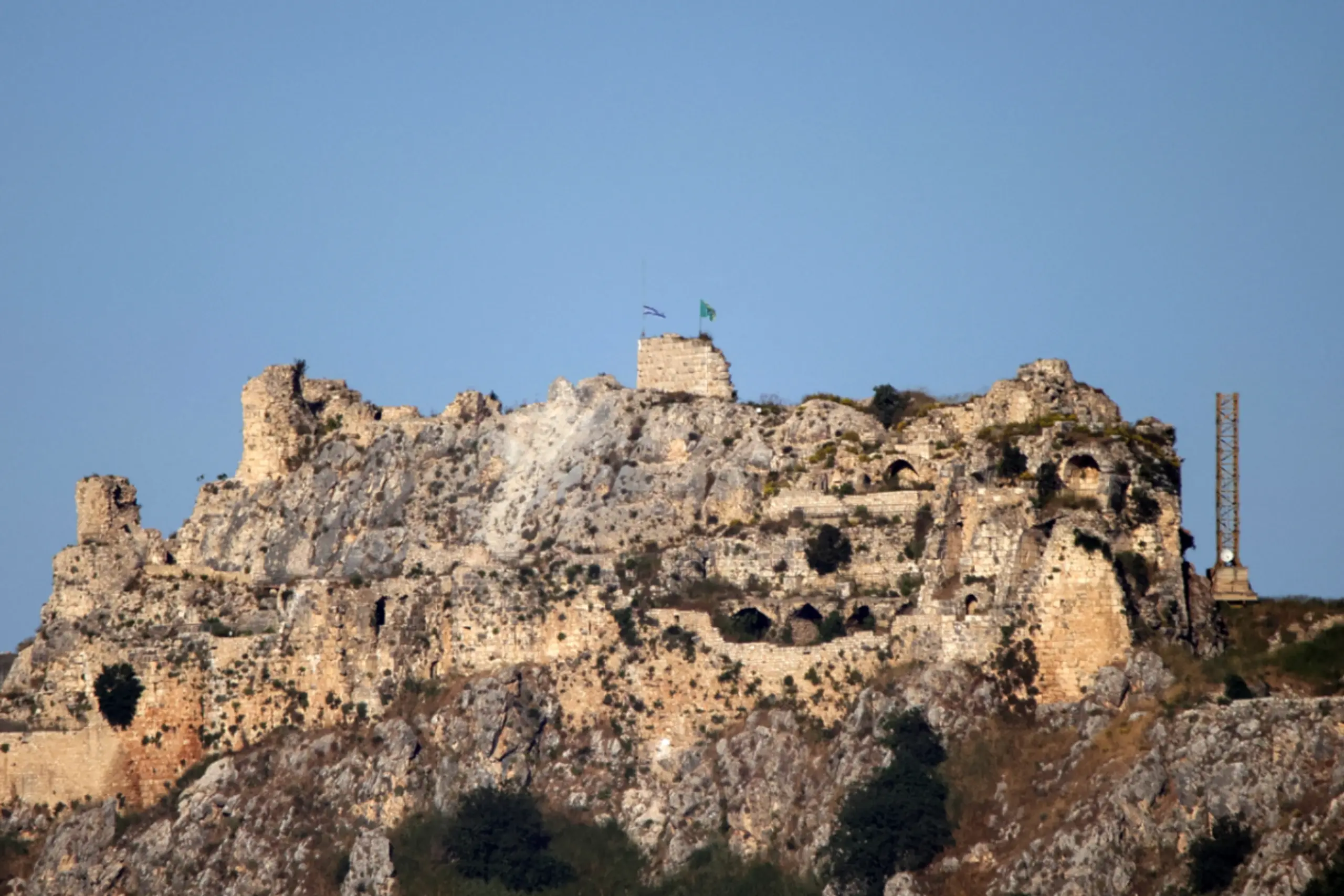 Soldaten hissten am Sonntag die israelische Flagge über der Burg
