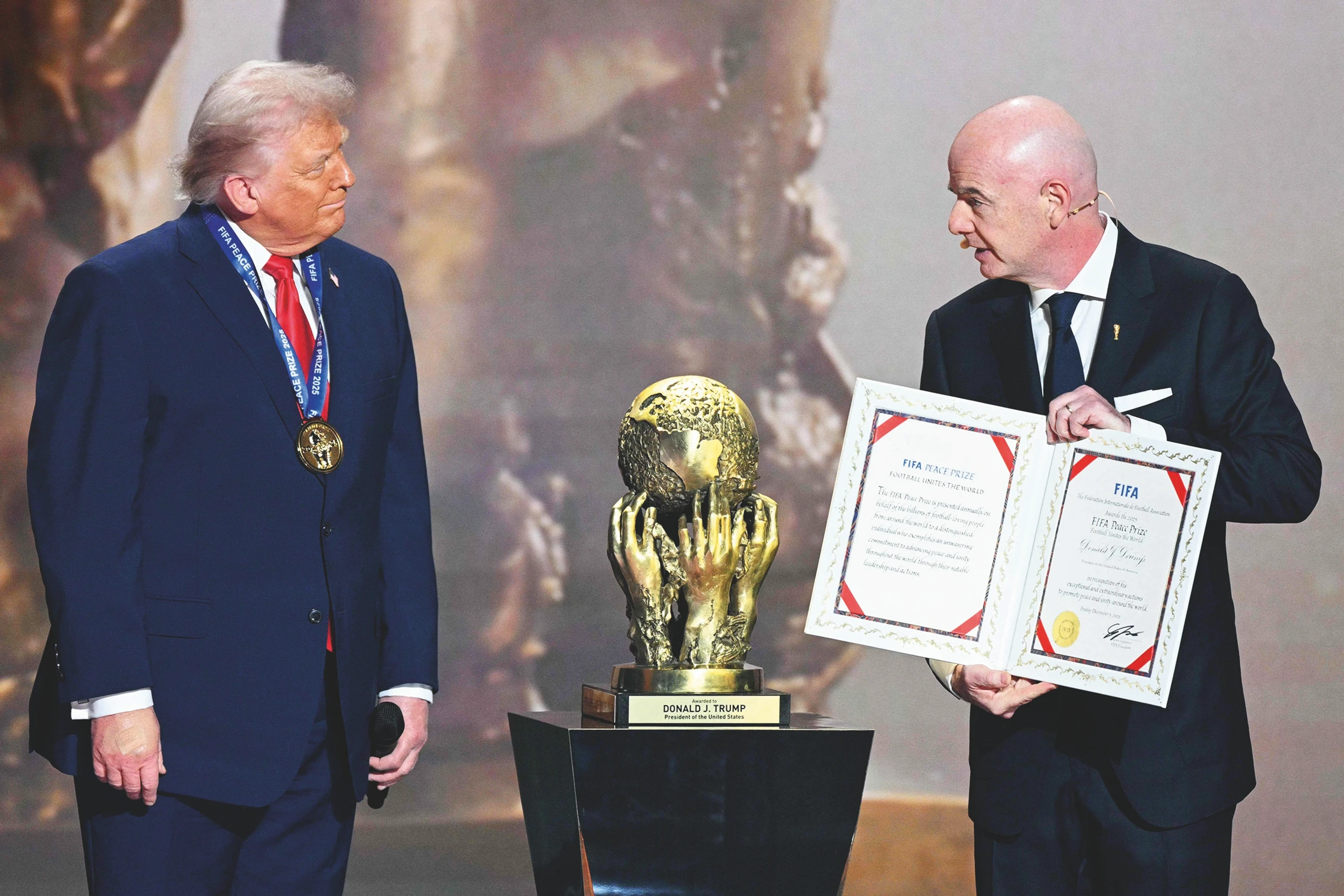 © APA-Images / AFP / JIM WATSON Blurred image background