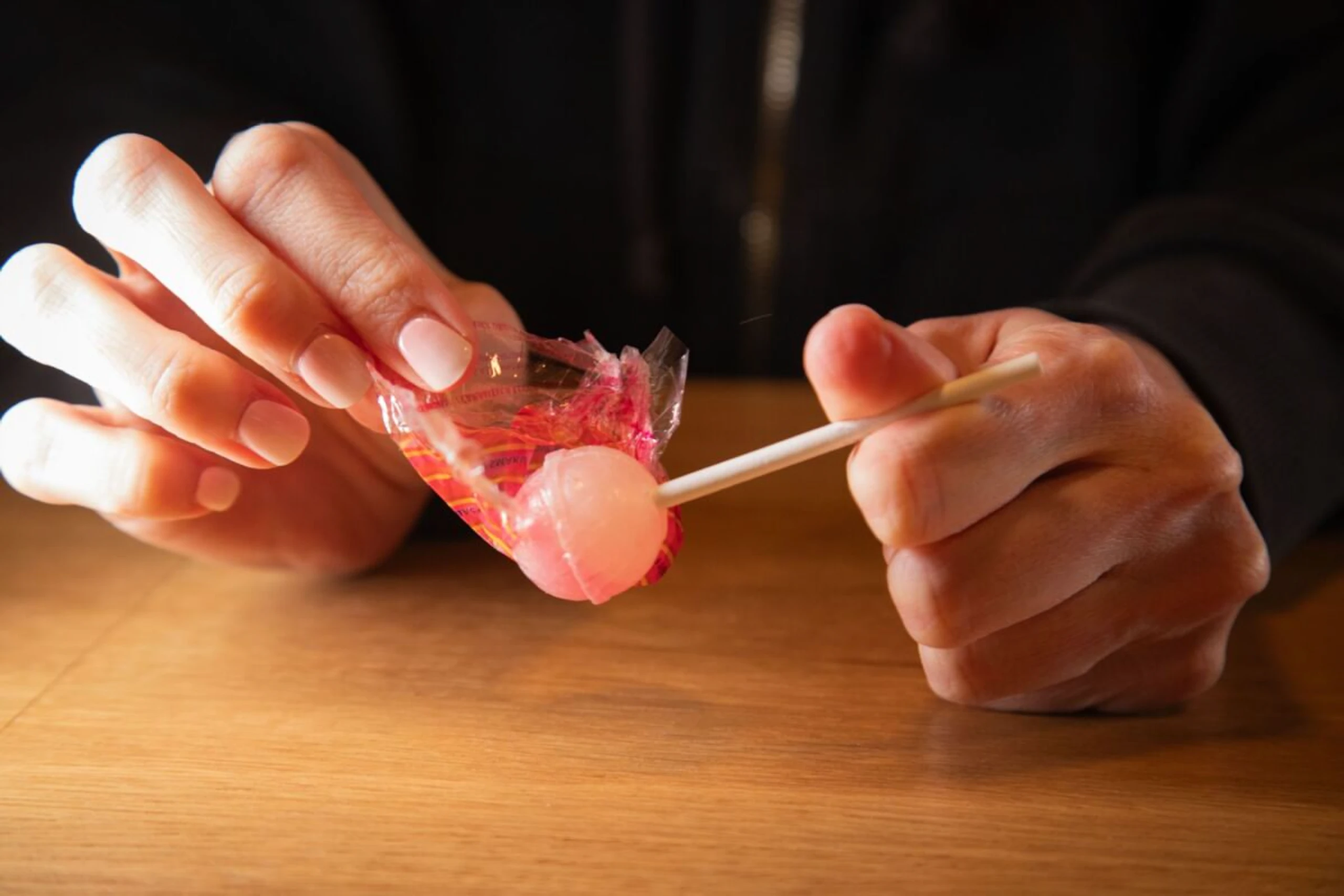 Fazit: Durch den Dreh-Trick lässt sich der Lolli leichter auspacken