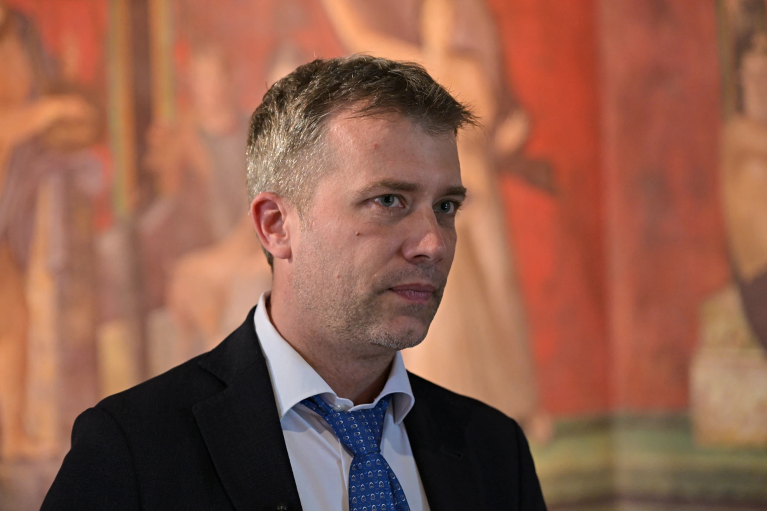 Direktor Gabriel Zuchtriegel verweist auf neue Einblicke in Schicksale