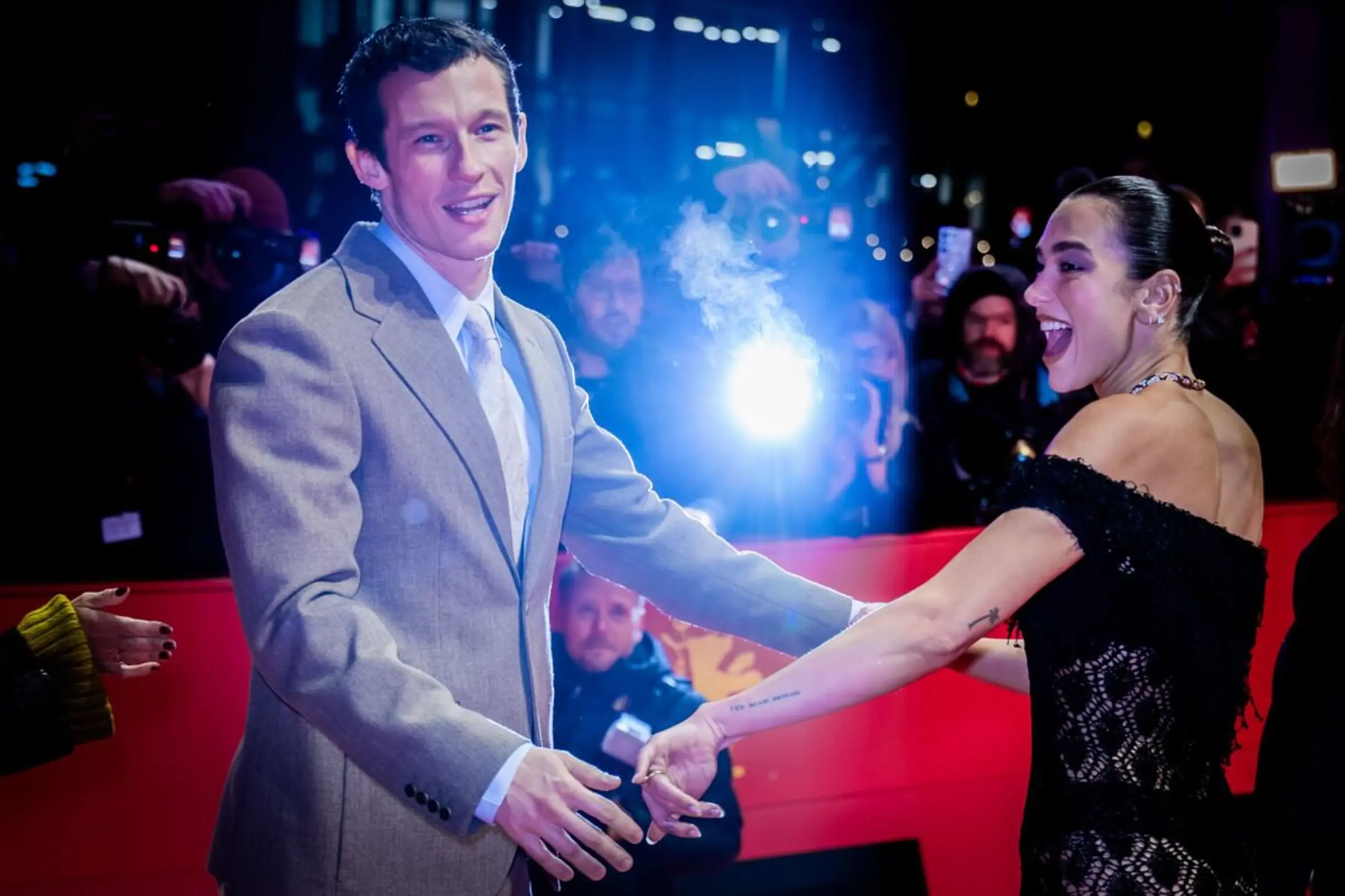 ++ ARCHIVBILD ++ Callum Turner und Dua Lipa feiern tagelang auf Sizilien