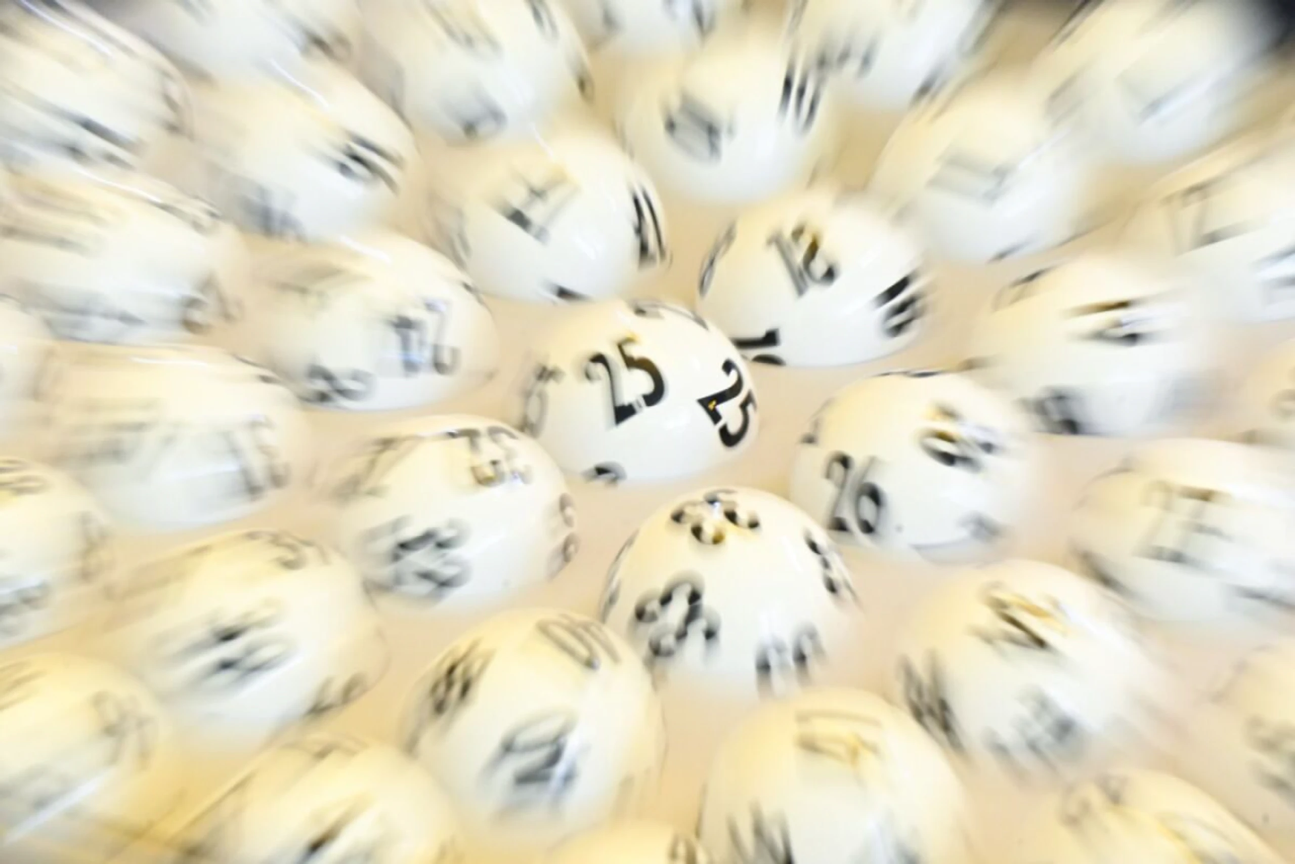 ++ ARCHIVBILD ++ Die rollenden Kugeln beflügeln die "Lottofantasien" seit Jahrhunderten