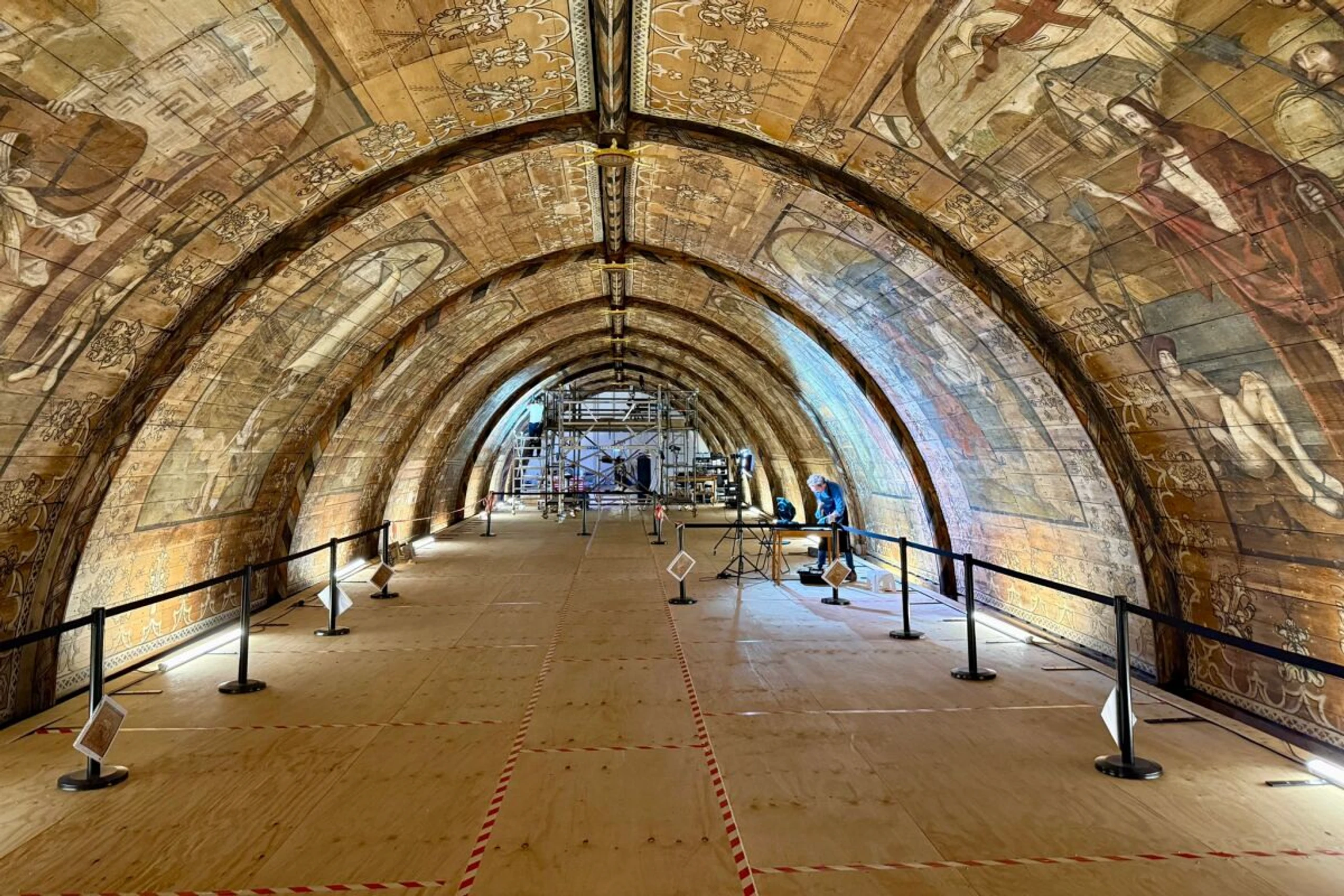 Grotte Kerk wurde mit Szenen aus dem Alten und Neuen Testament bemalt