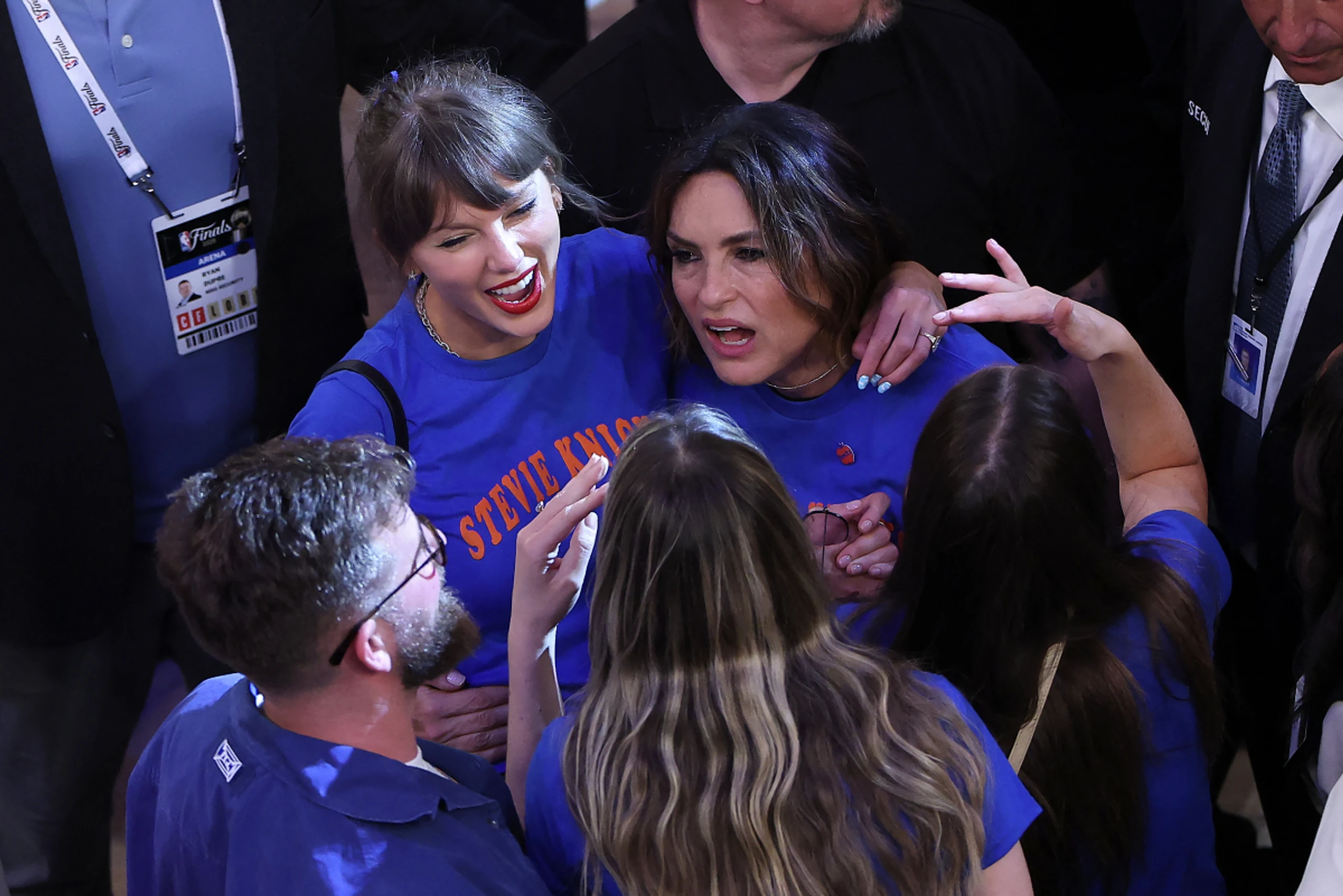 Taylor Swift feiert Knicks-Sieg mit Wortwitz auf dem T-Shirt