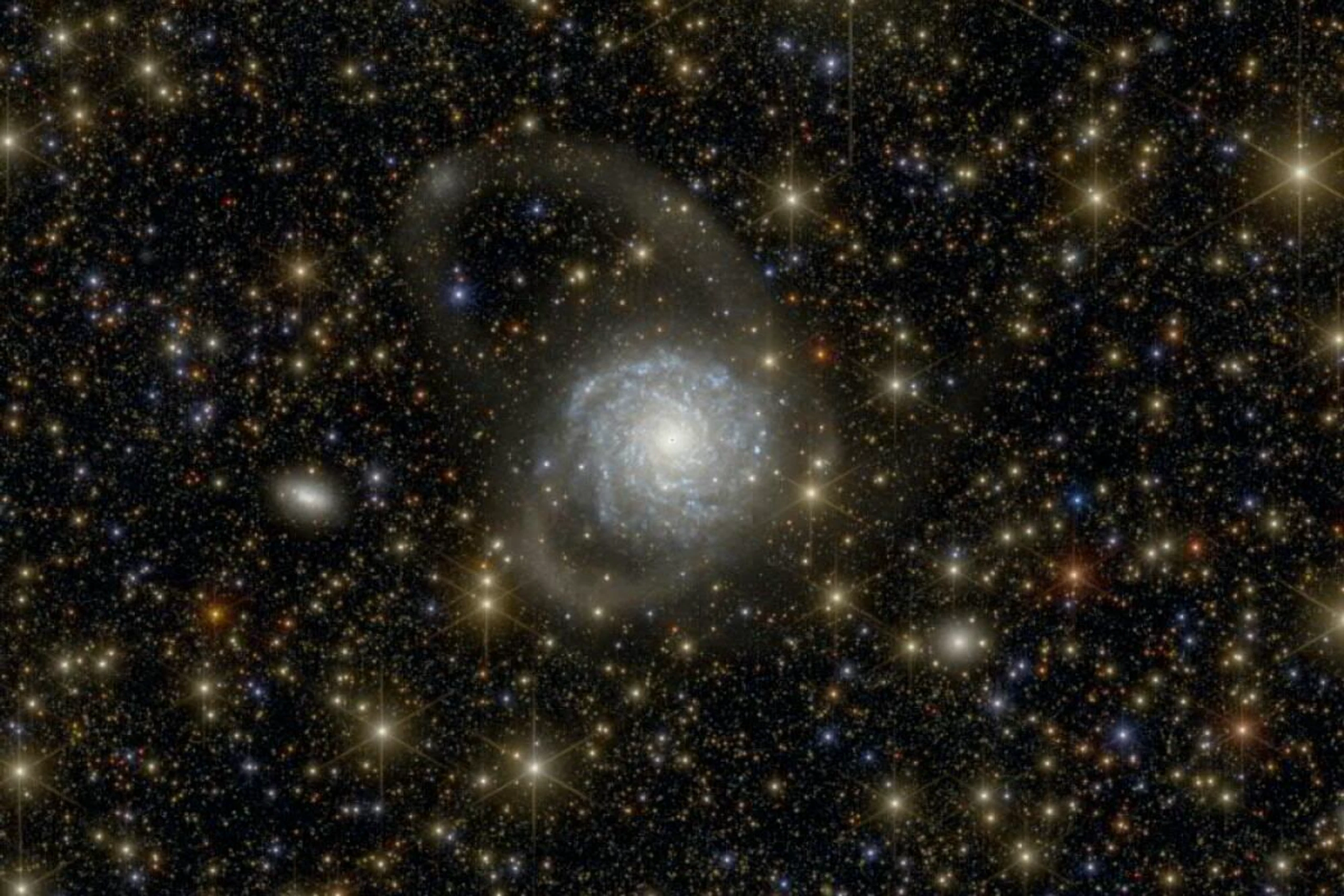 Simuliertes ARRAKIHS-Bild eines Galaxien-Halos