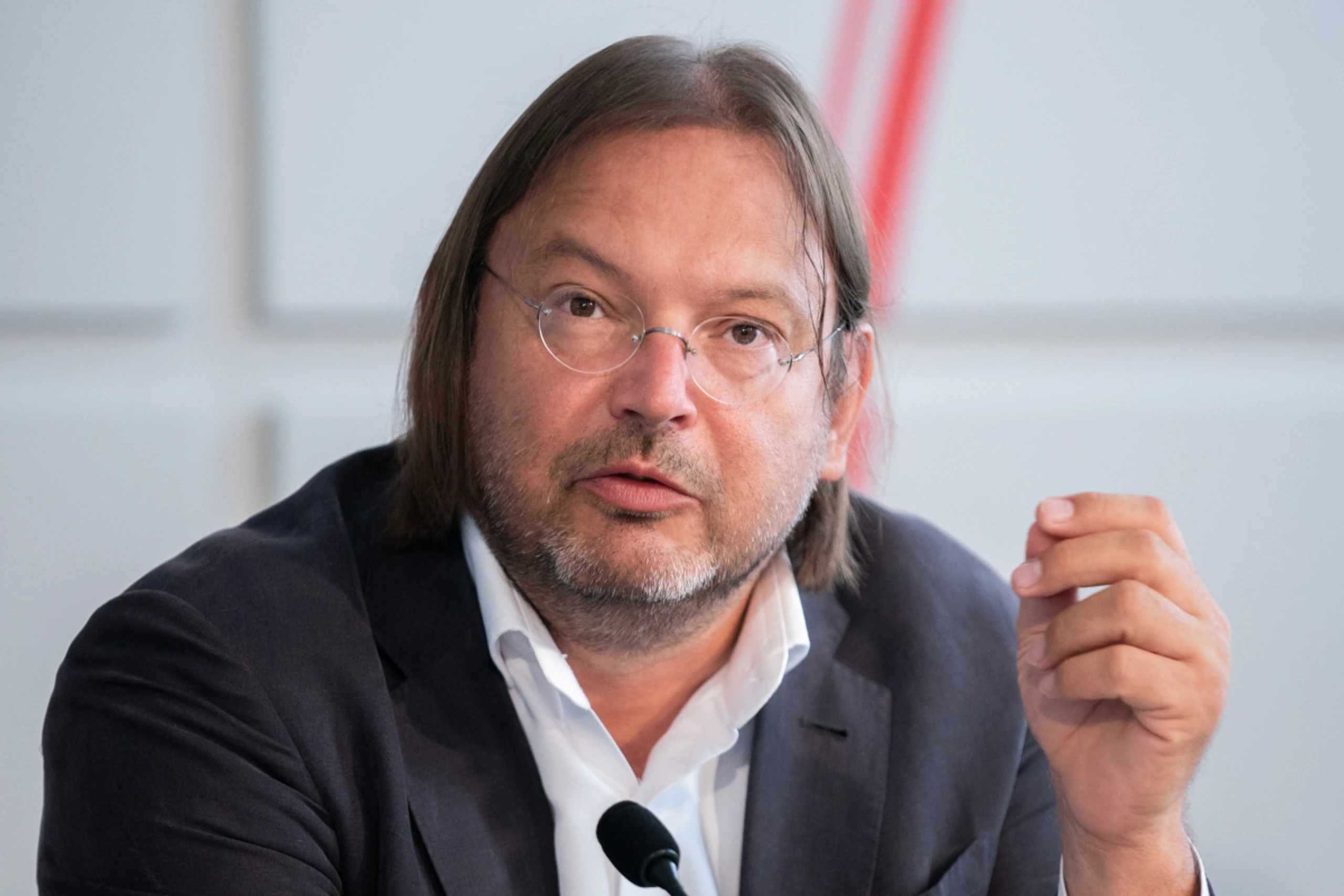 Der Physiker Stefan Thurner initiierte den Complexity Science Hub