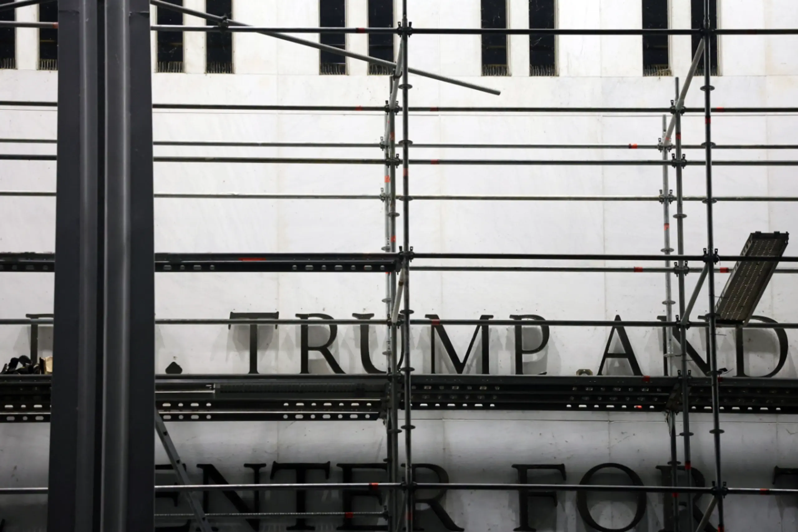 Seit der Nacht Geschichte: Der Trump-Schriftzug am Kennedy Center