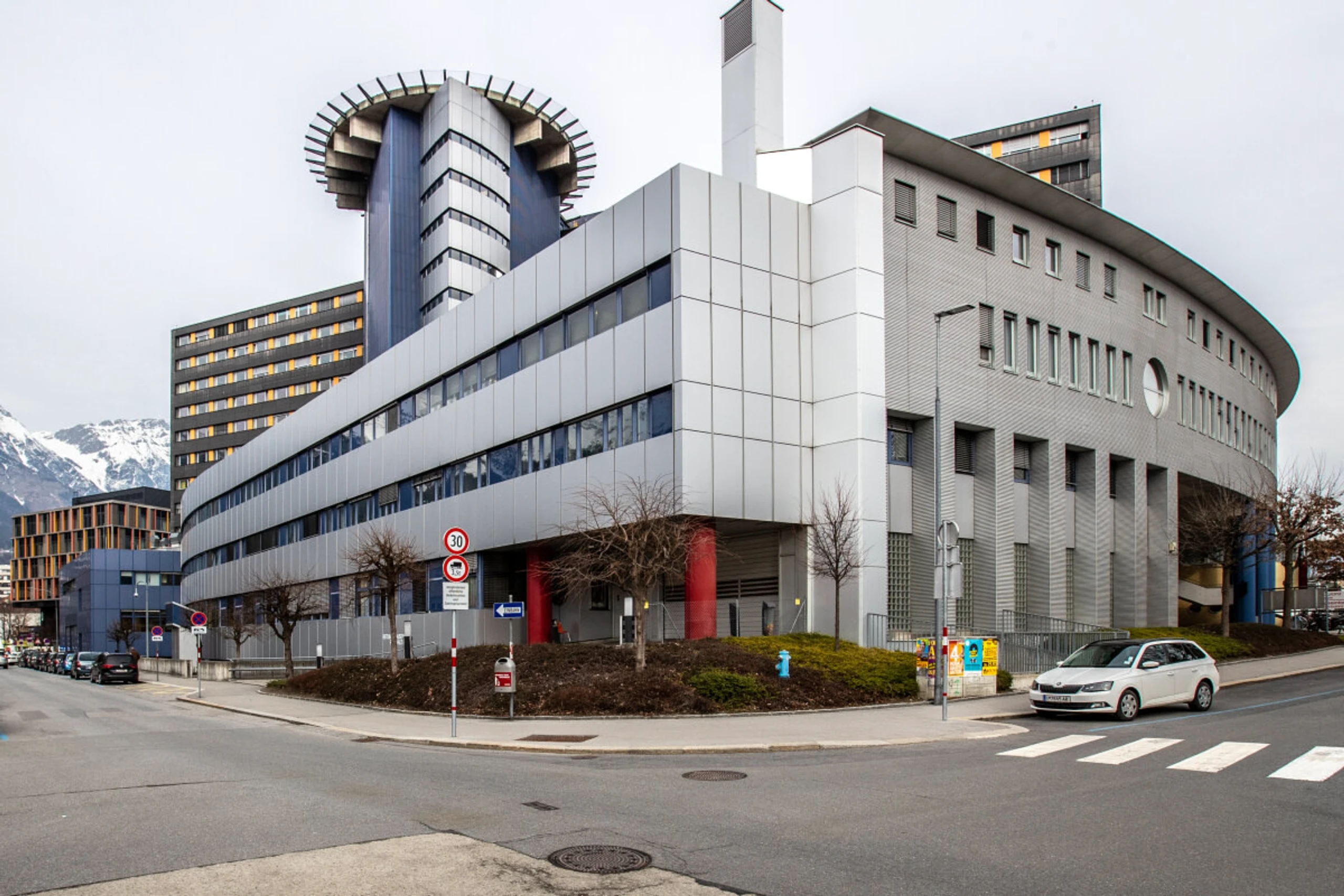 In Innsbruck entnahm man Eierstockgewebe bei jungen Krebspatientinnen