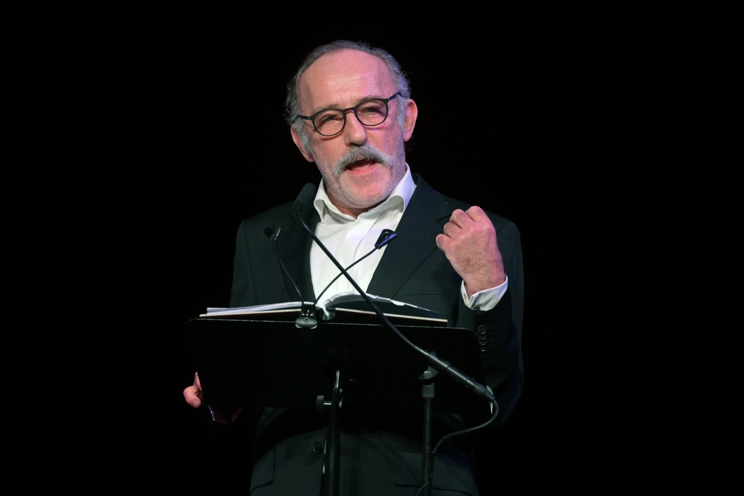 „About Shostakovich“: Musiktheater mit Karl Markovics in Graz