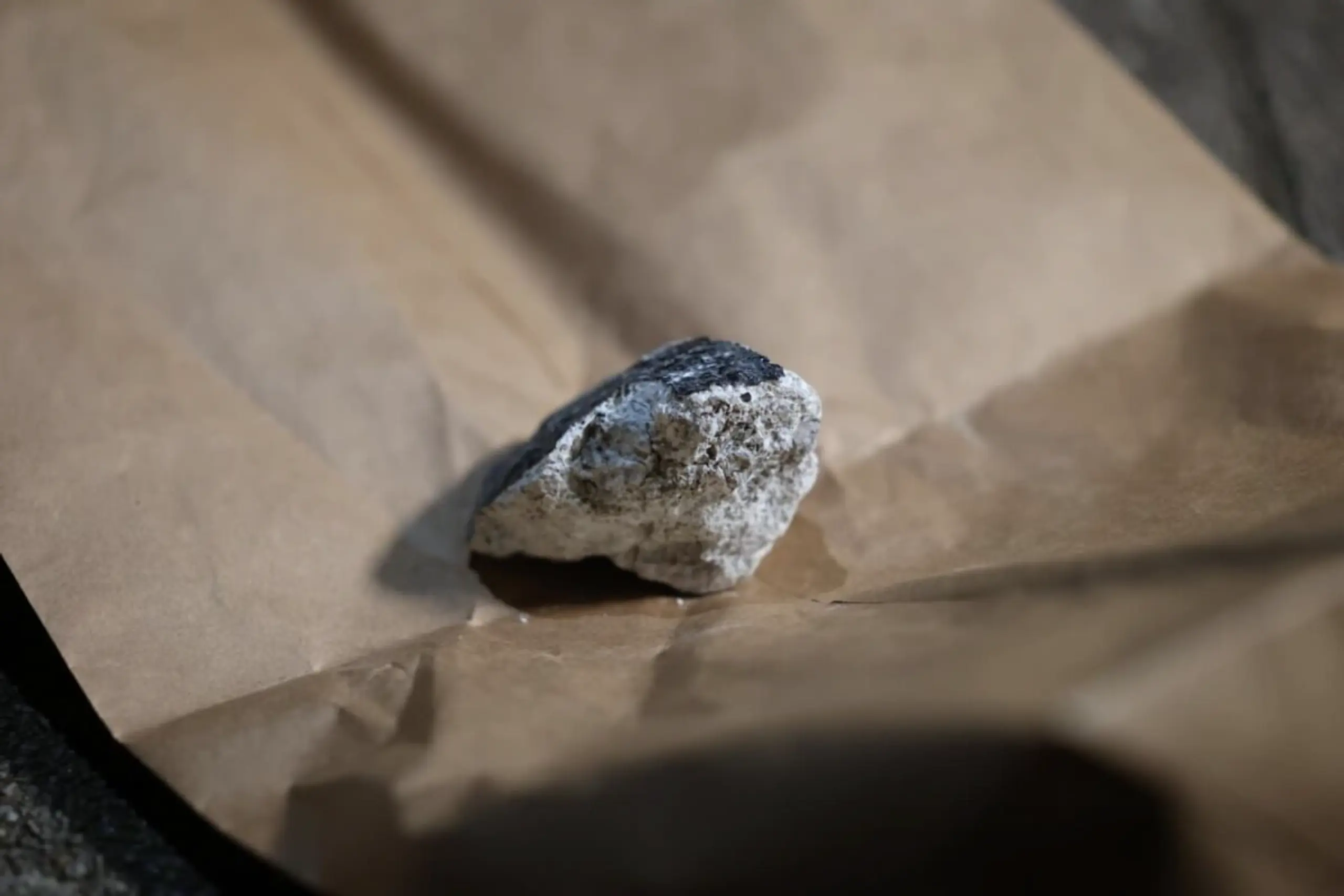 ++ ARCHIVBILD ++ In Koblenz ist vor kurzem ein Meteorit in ein Hausdach eingeschlagen
