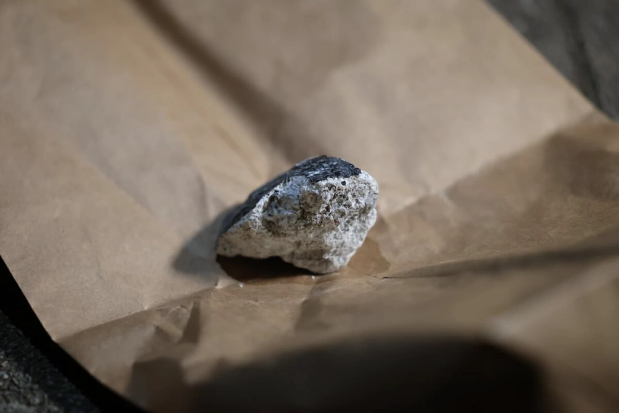 ++ ARCHIVBILD ++ In Koblenz ist vor kurzem ein Meteorit in ein Hausdach eingeschlagen