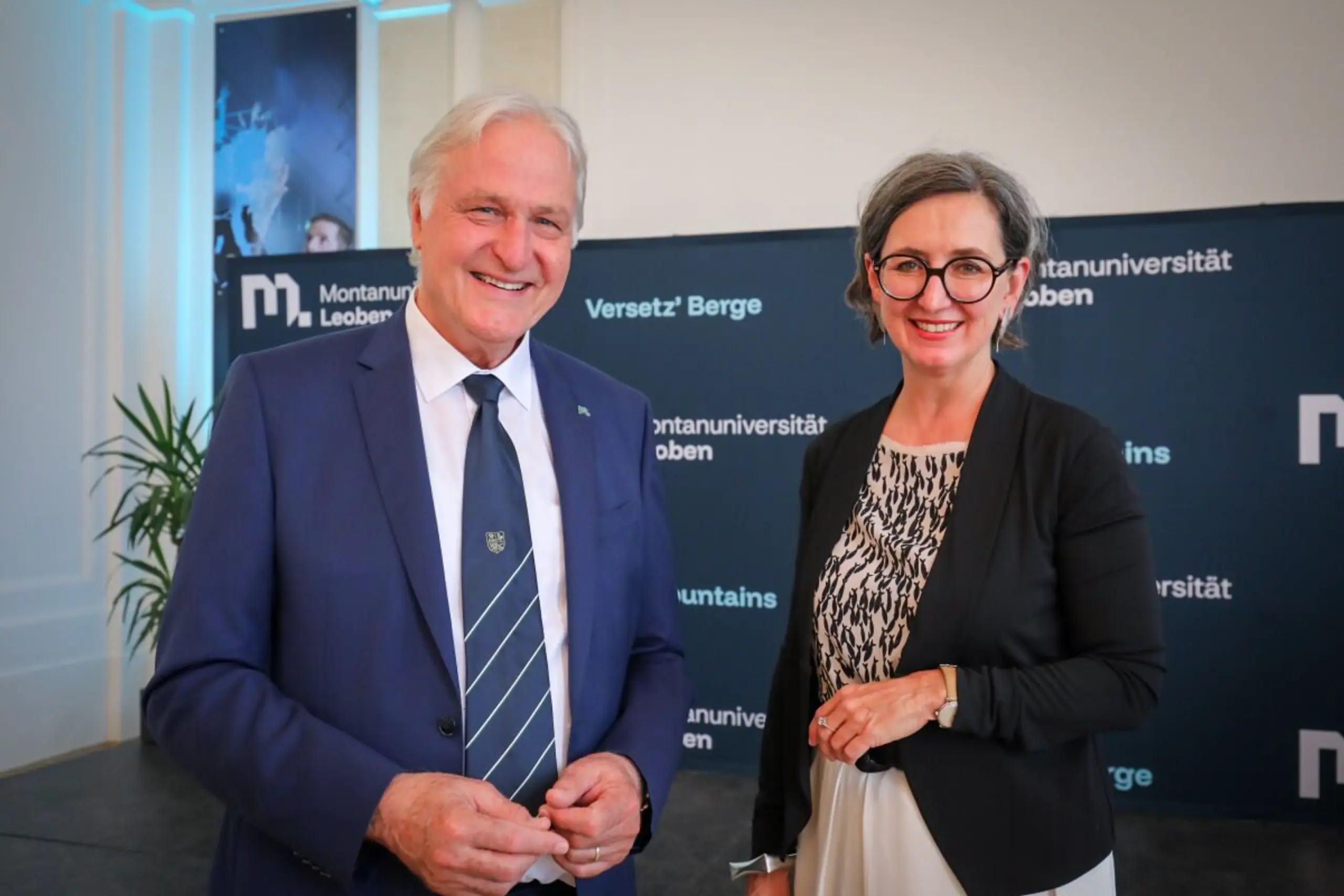 Rektor Peter Moser mit Univ.-Prof. Dr. Barbara Stelzl-Marx
