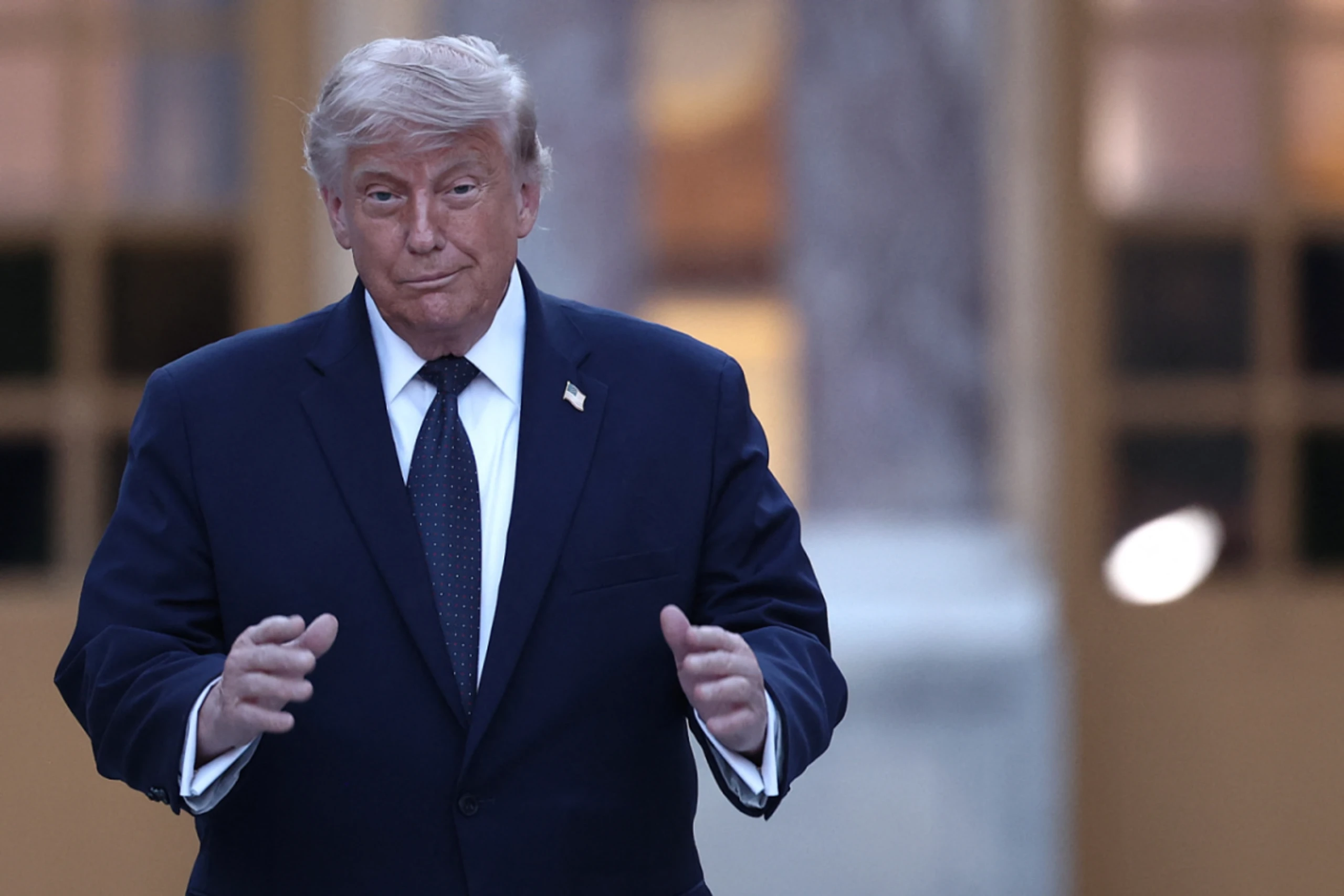 Trump tätigte Unterschrift in Versailles