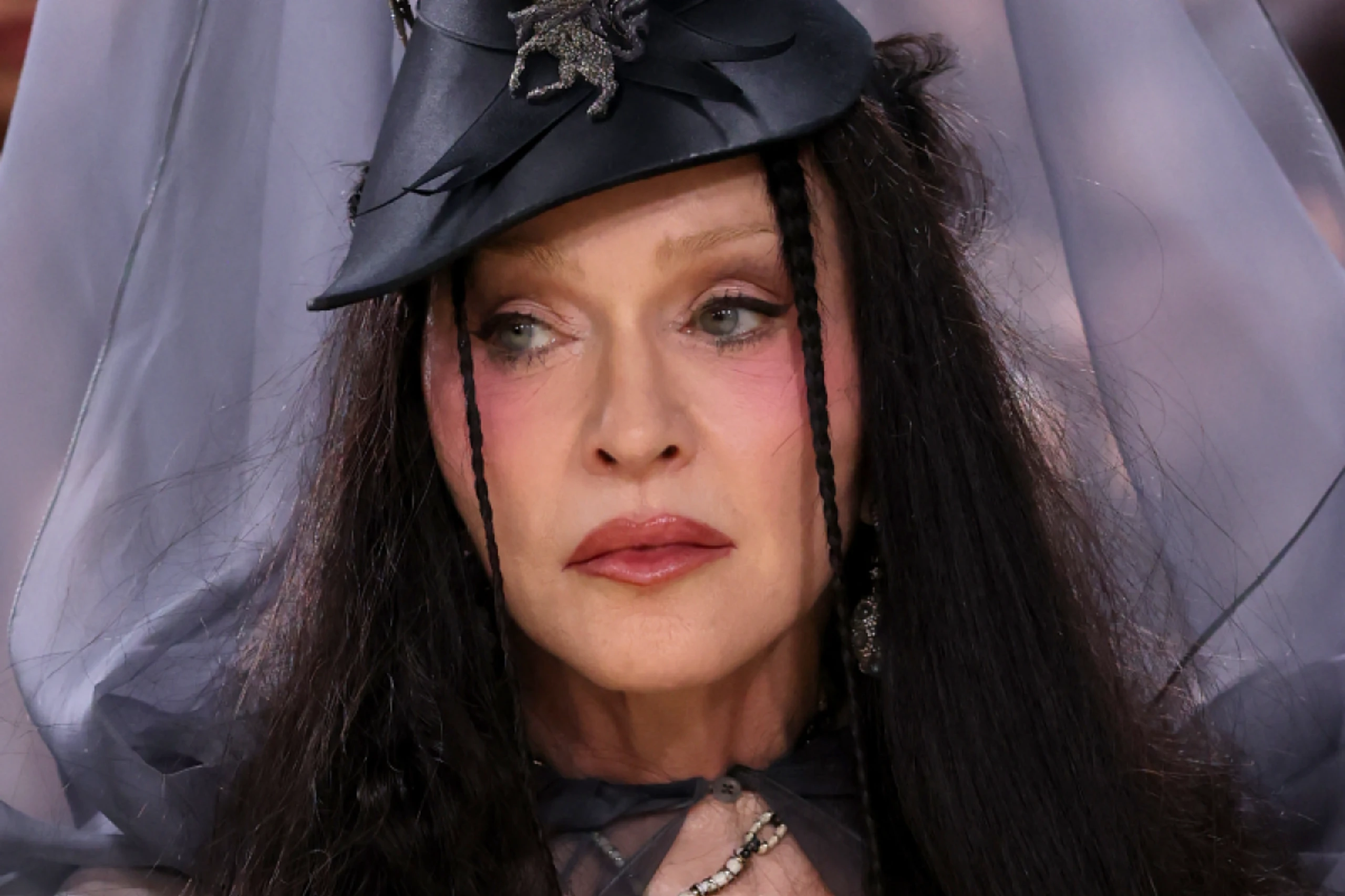 Provoziert jetzt lieber mit Kleidung: Madonna