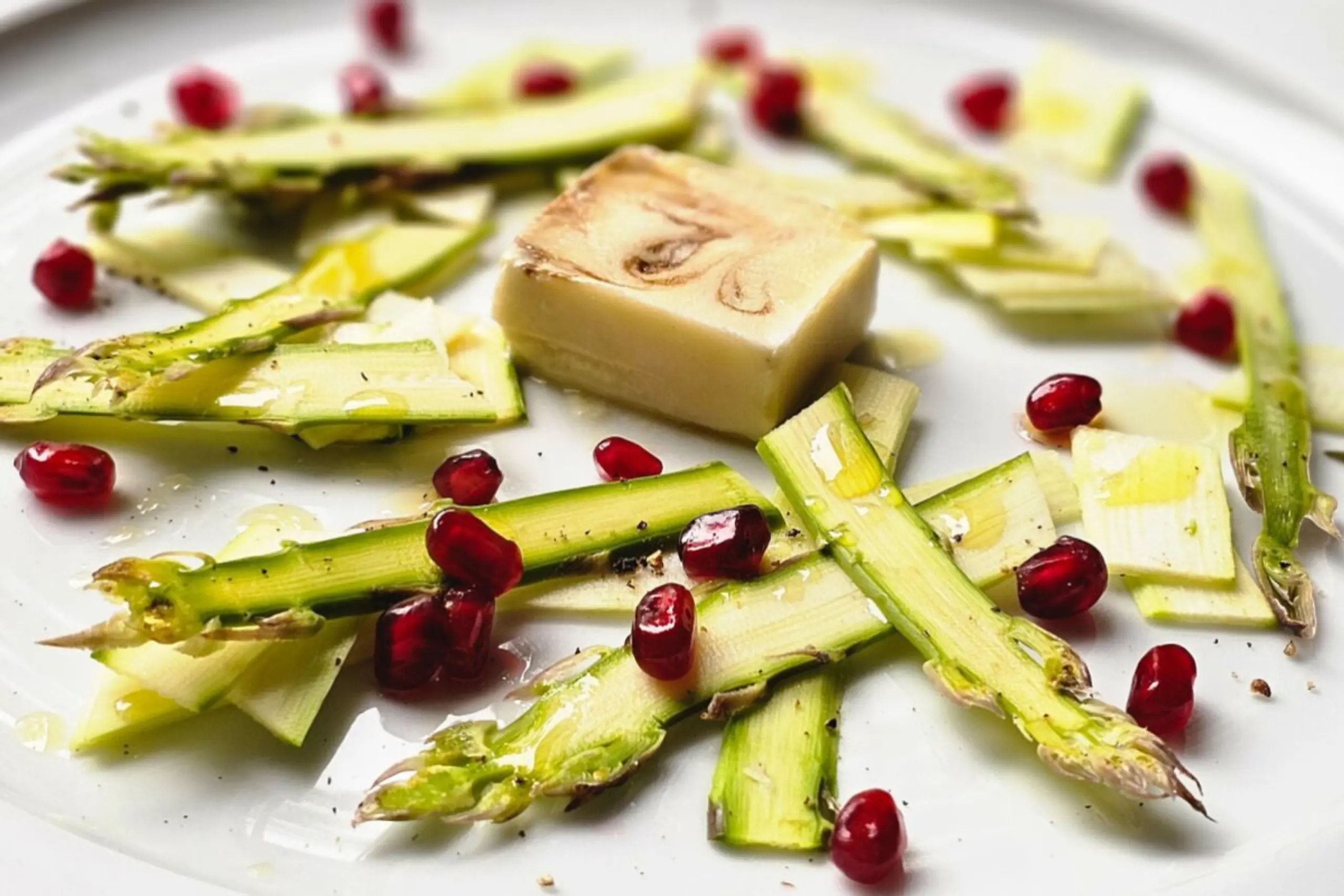 "Nero e Crema" in Eiswürfelform schmilzt wunderbar cremig auf Salat