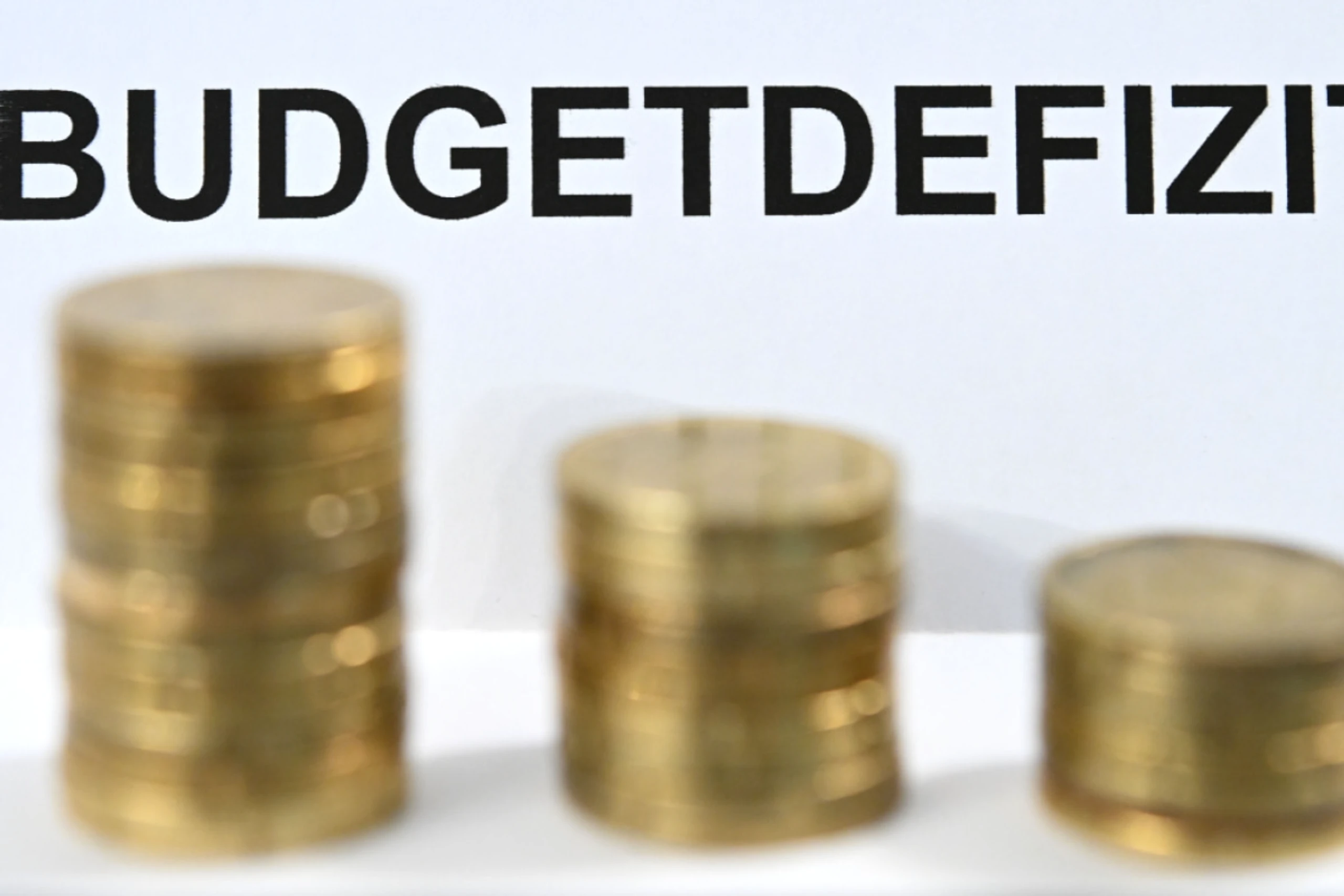 Budgetdefizit bleibt über der angepeilten 3-Prozent-Marke