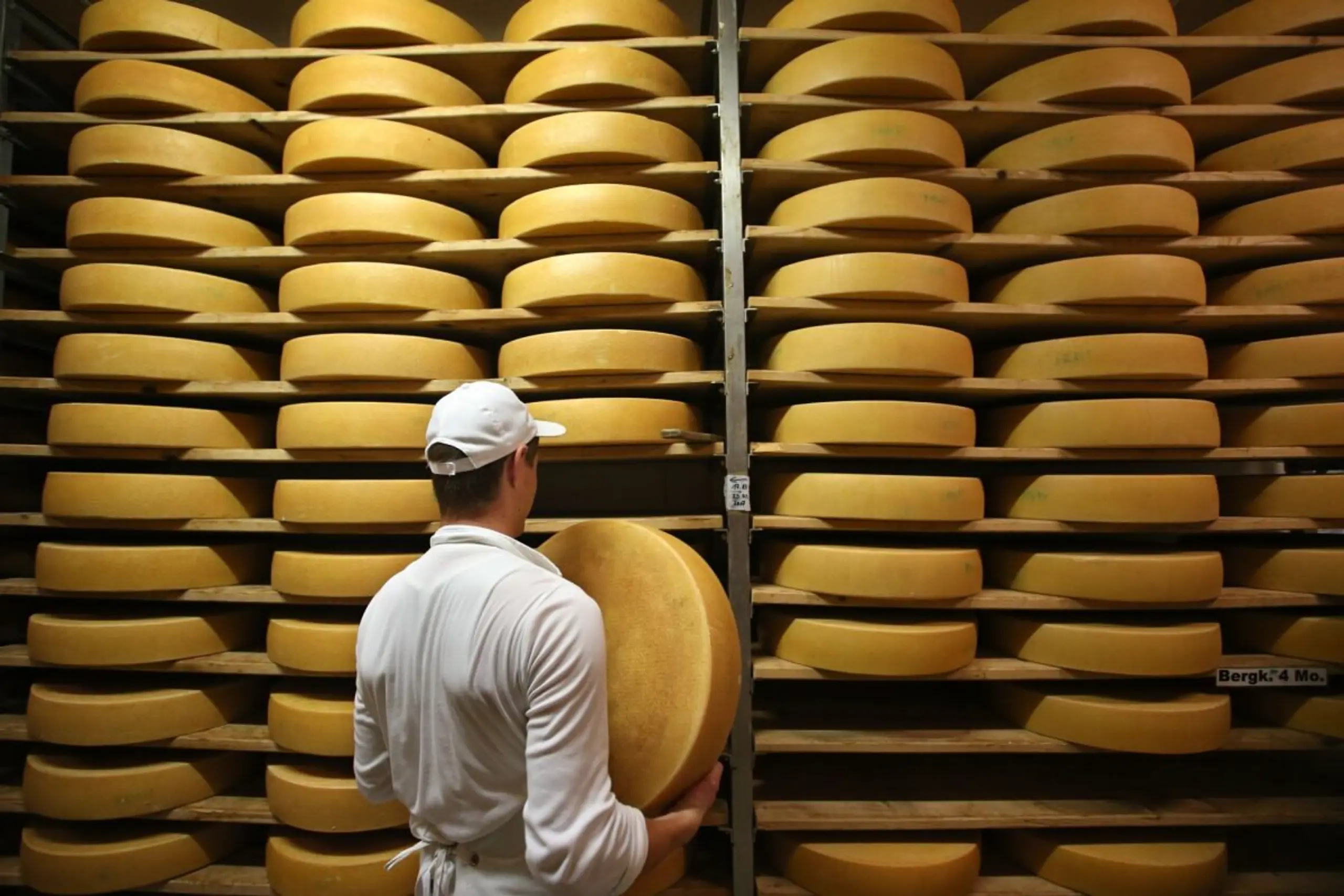 ++ ARCHIVBILD ++ Bergkäse reift mindestens drei Monate