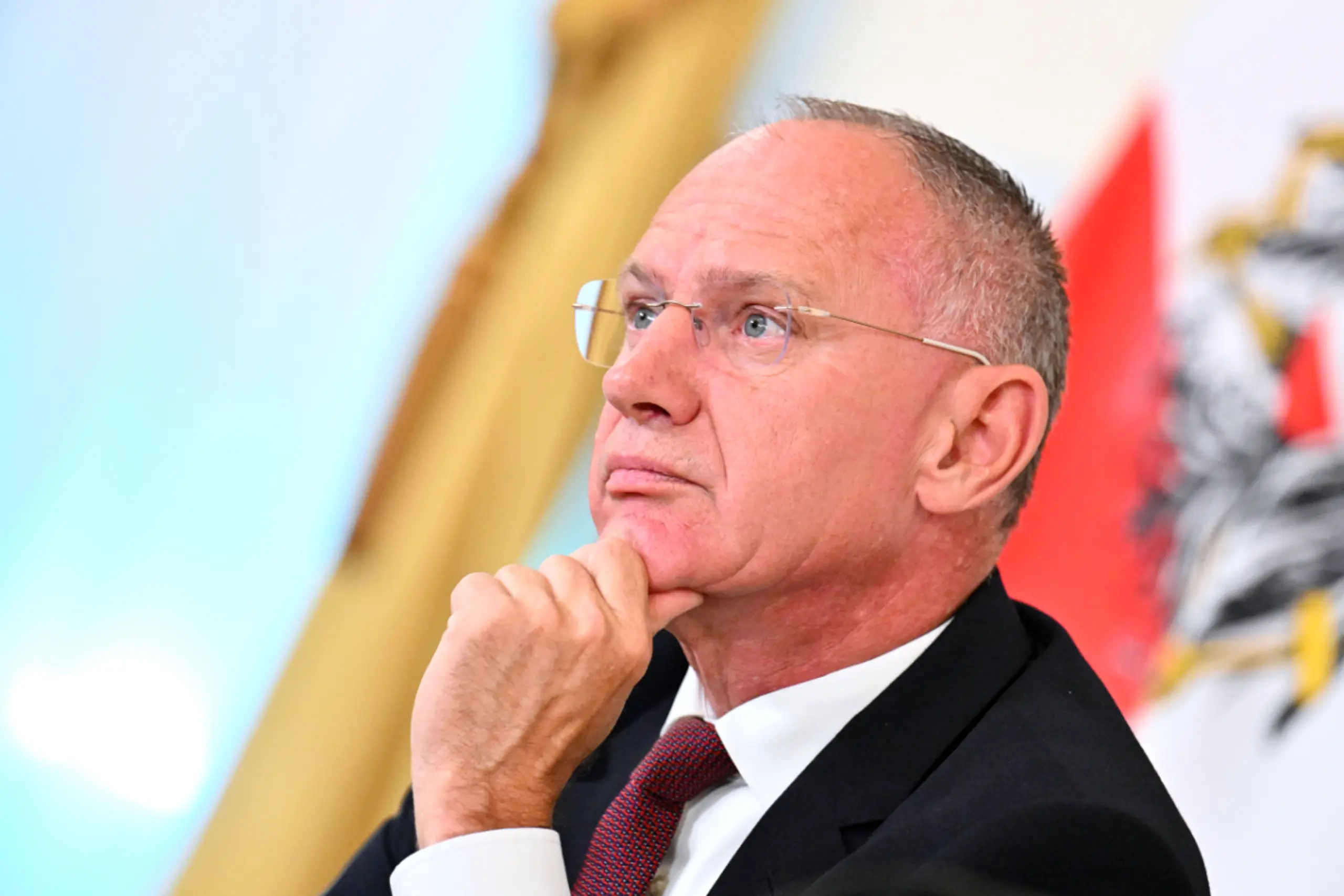 Die Umfragewerte hätte er gern anders, aber die Politik passt