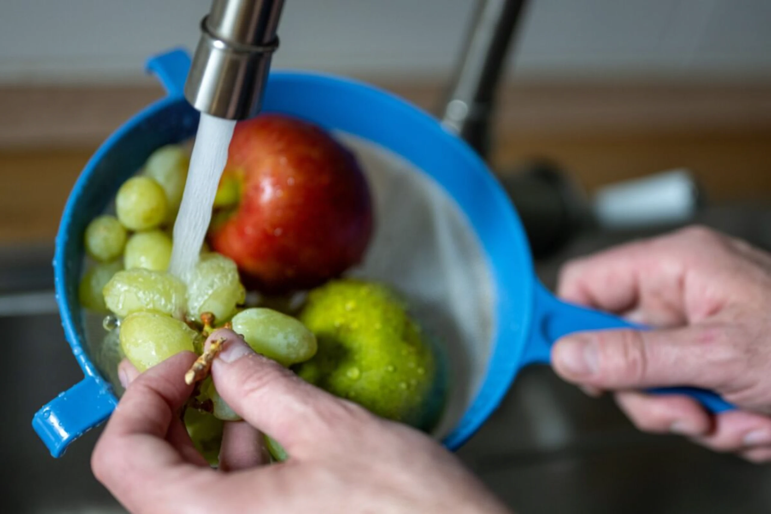 Wasser reicht zum Waschen von Obst vollkommen aus