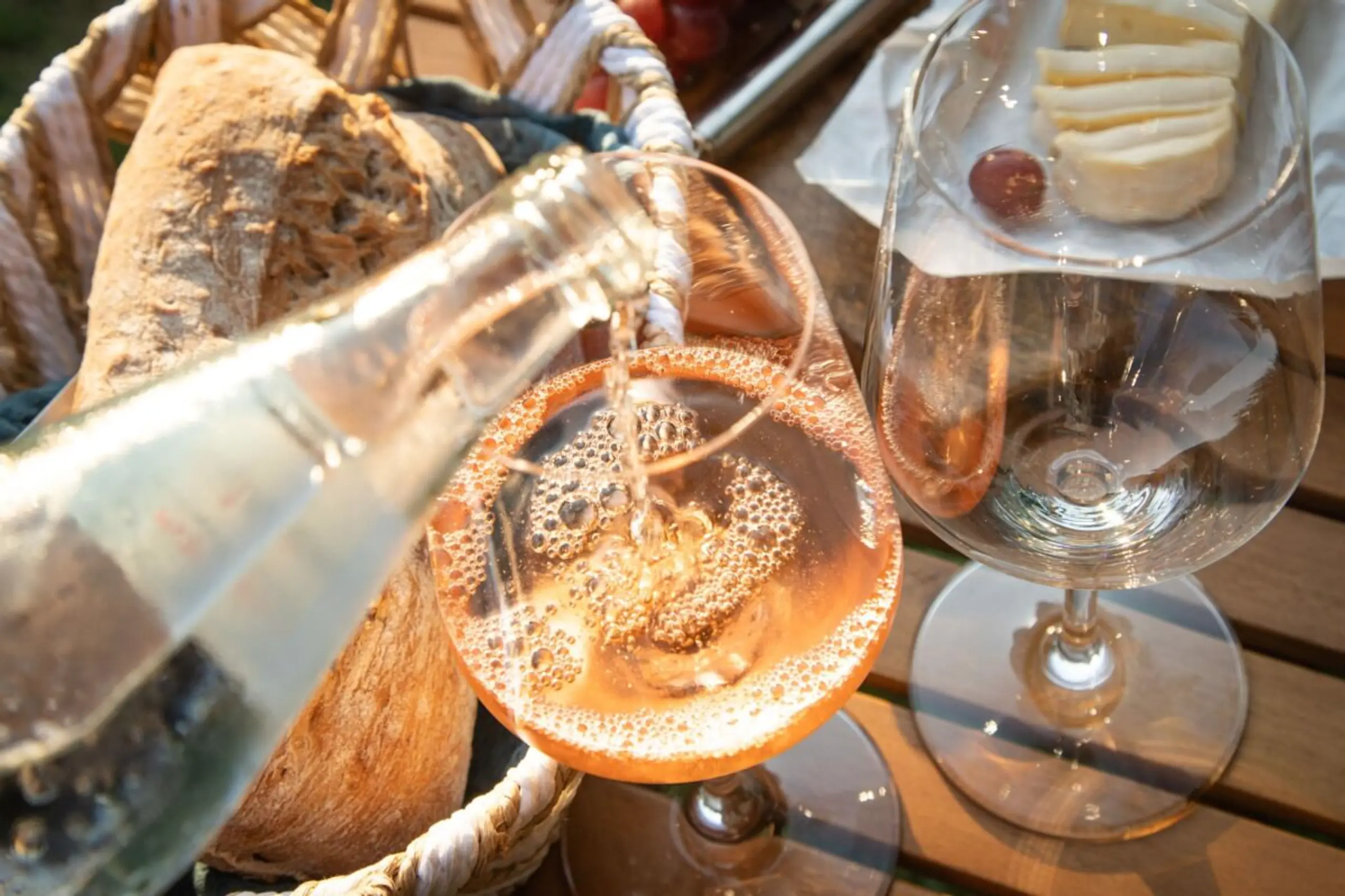 Fifty-Fifty beim Mix von Mineralwasser und Wein ist ein gutes Maß
