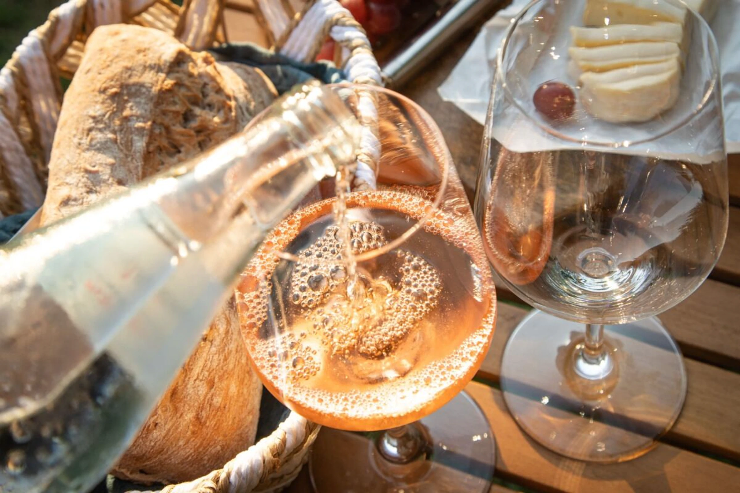 Fifty-Fifty beim Mix von Mineralwasser und Wein ist ein gutes Maß