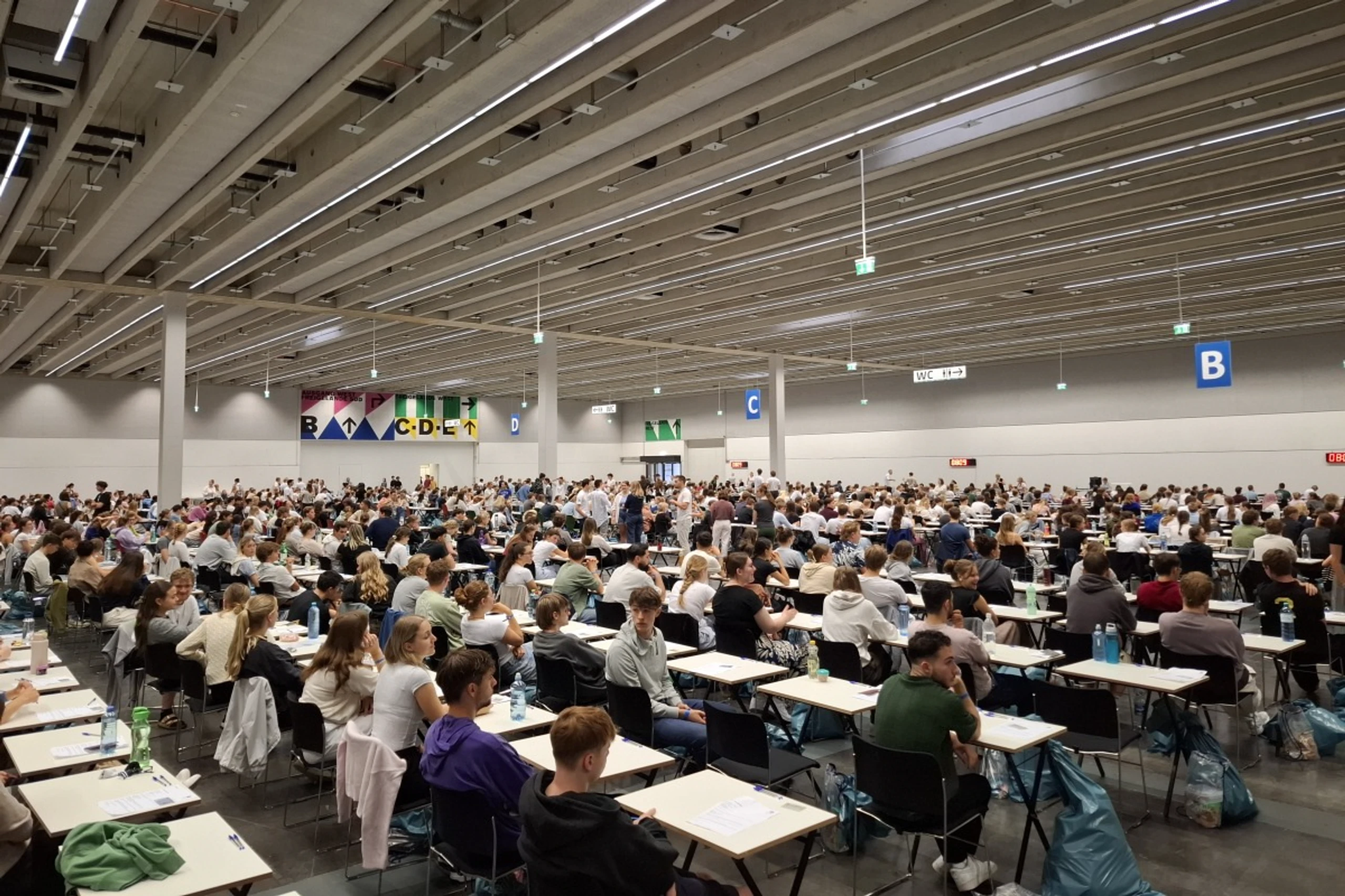 Volle Hallen beim Medizin-Aufnahmetest