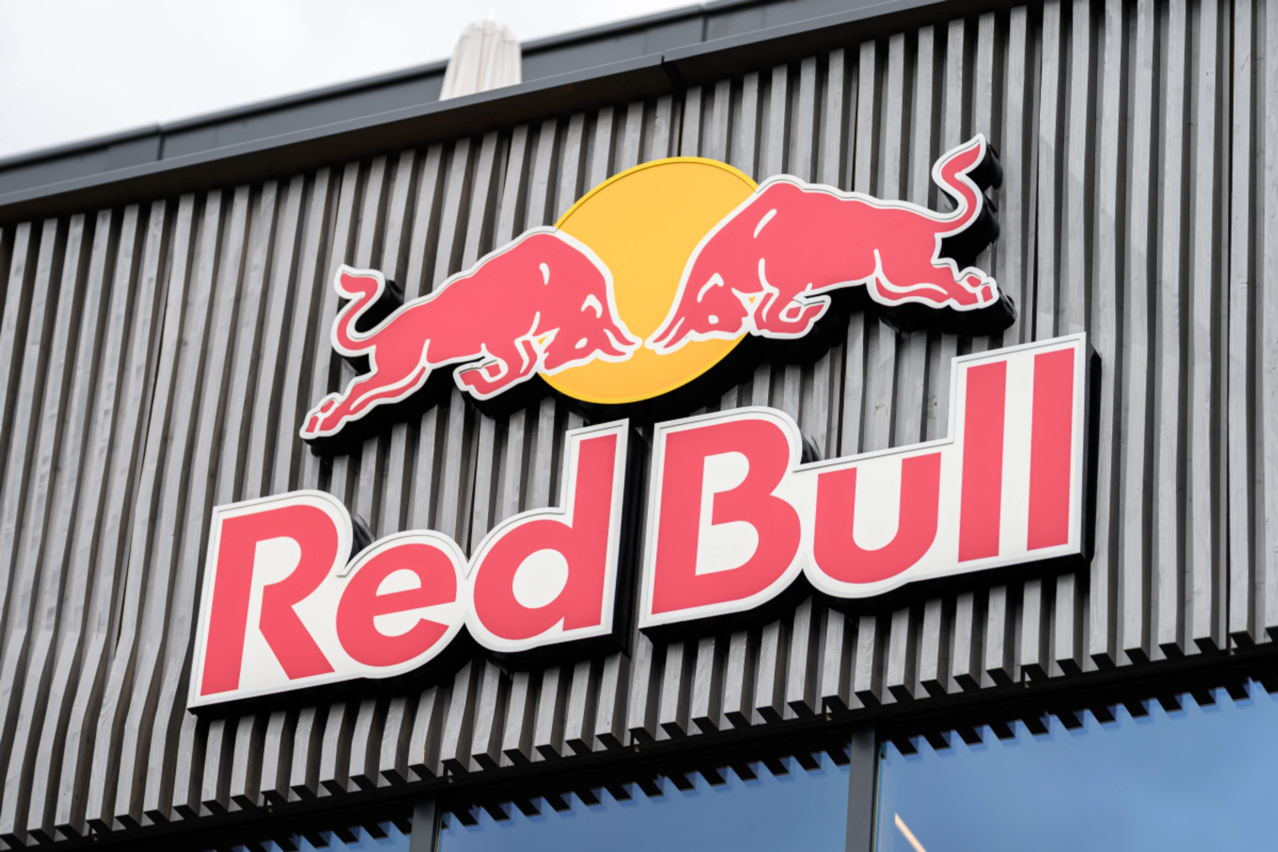 Red Bull hängt mit einem Markenwert von 20,1 Mrd. Euro alle ab