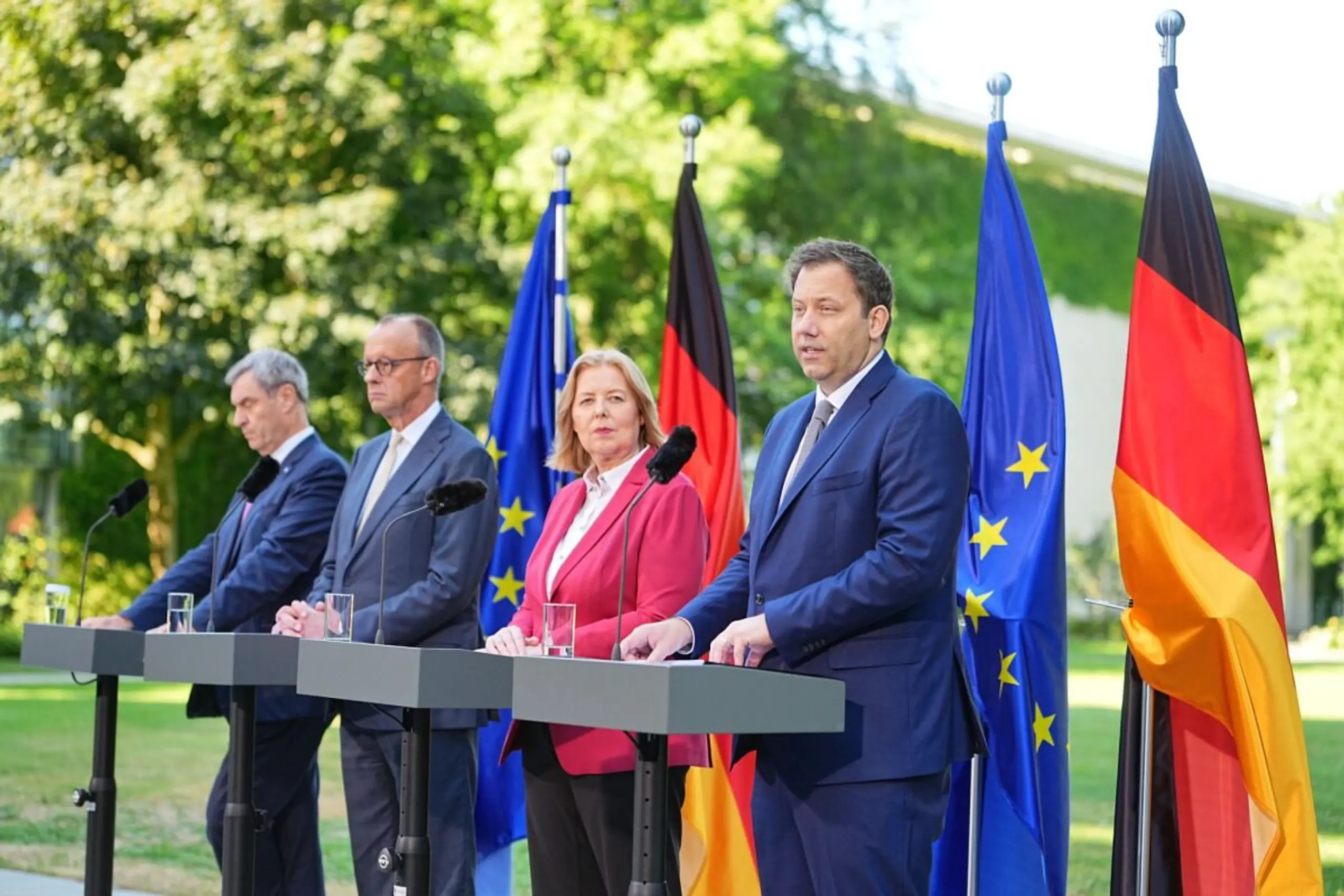 Die Spitzen der Regierungsparteien bei der Pressekonferenz