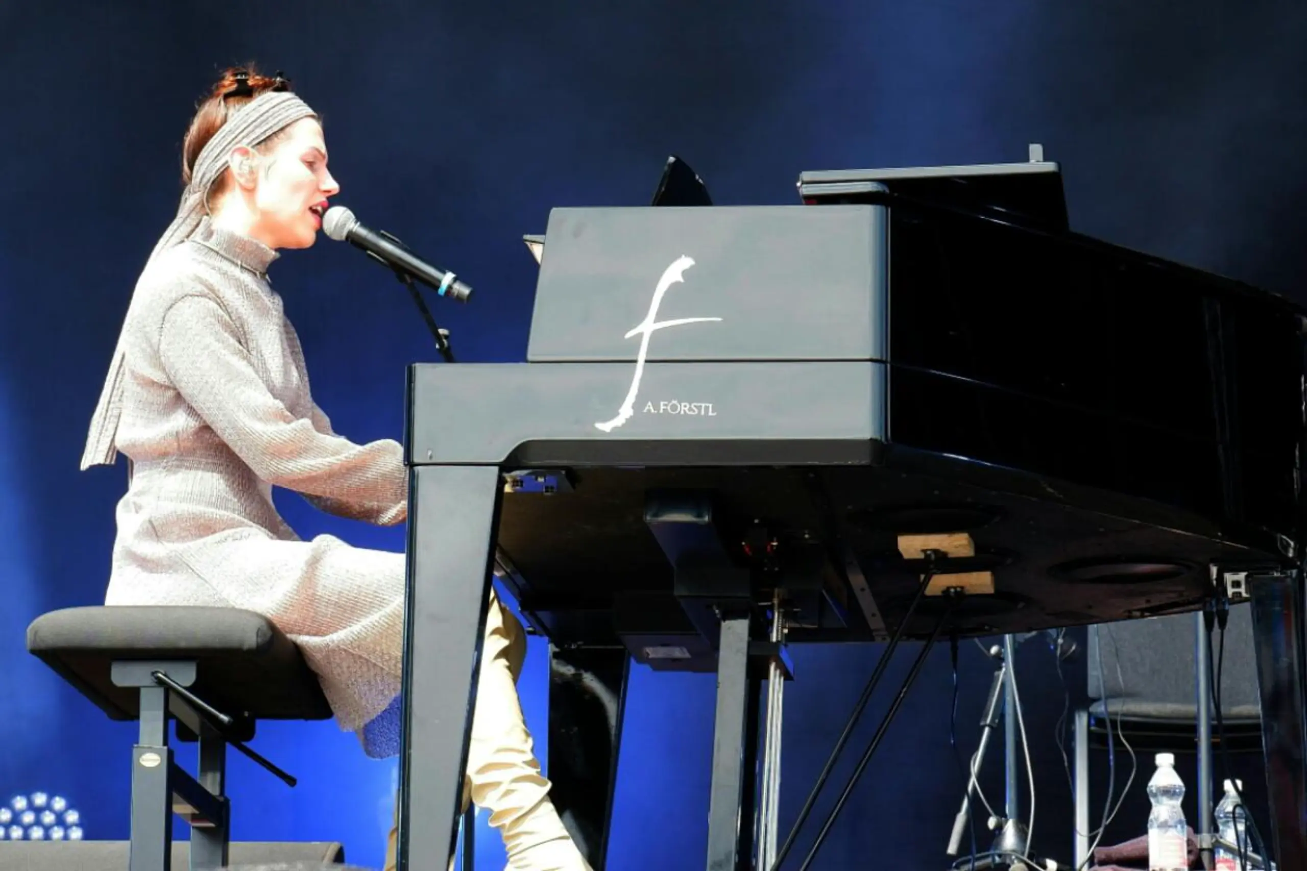 Soap&Skin bei einem Auftritt 2024 in Linz