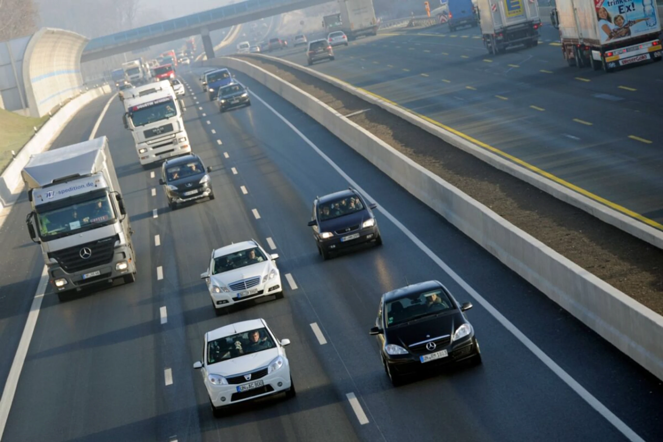 ++ ARCHIVBILD ++ Erleichterungen für Autofahrer am Weg