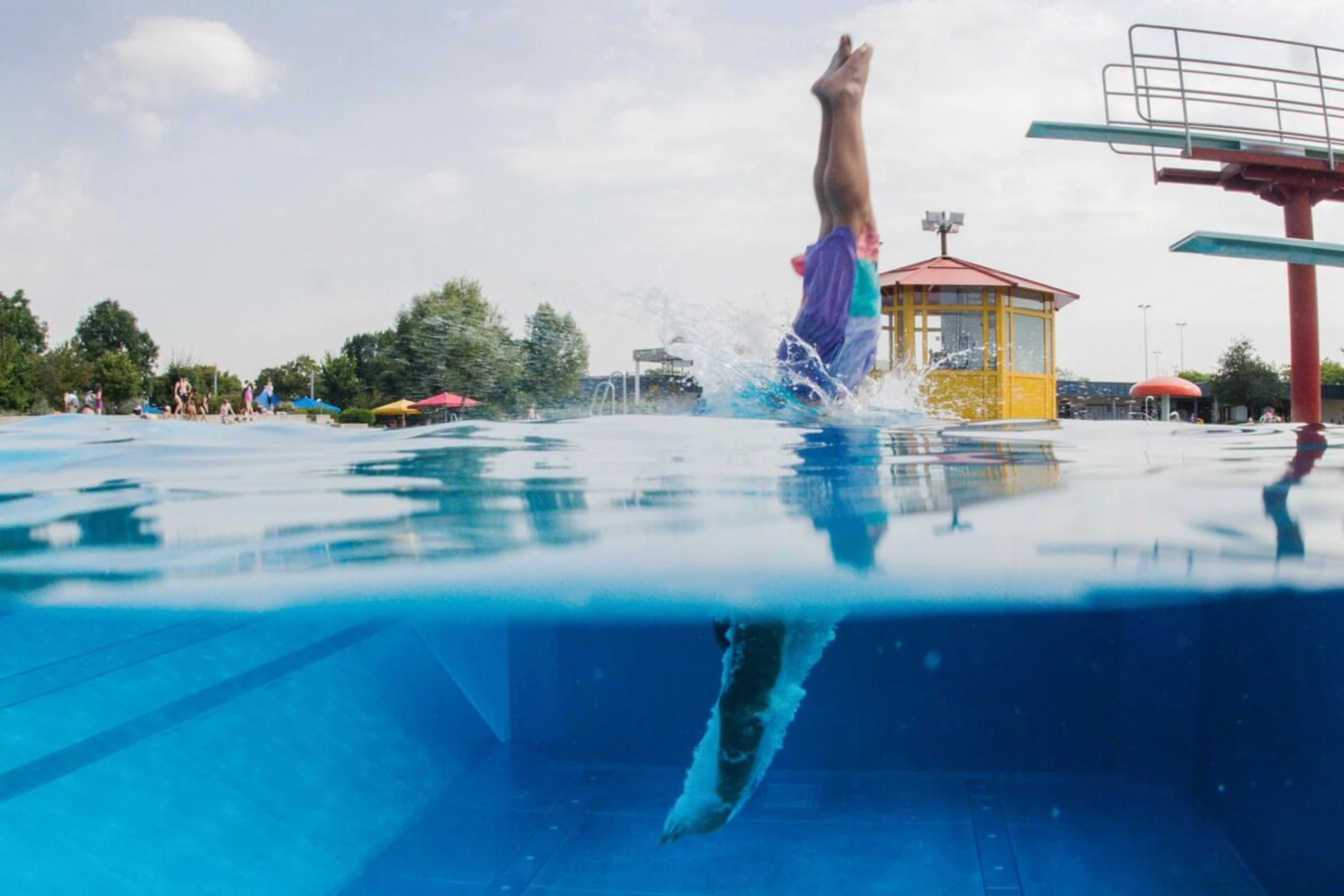 ++ ARCHIVBILD ++ Chlor und Harnstoff im Schwimmbecken können Augen empfindlich reizen