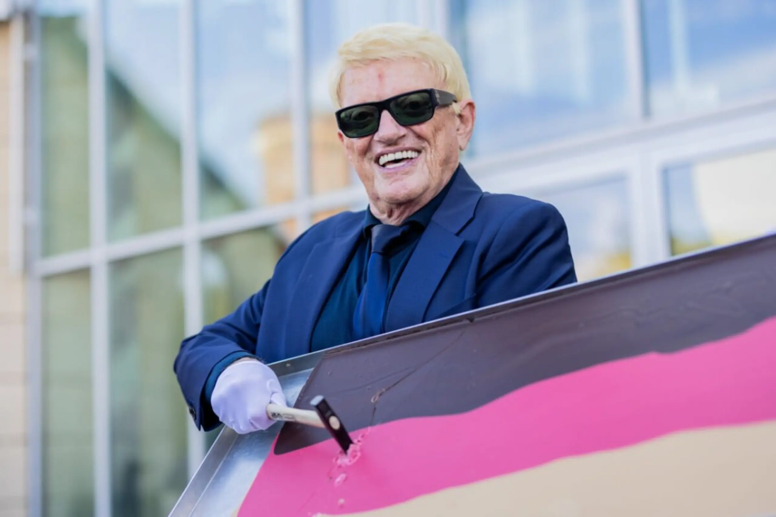Heino holt zum juristischen Schlag gegen die AfD aus