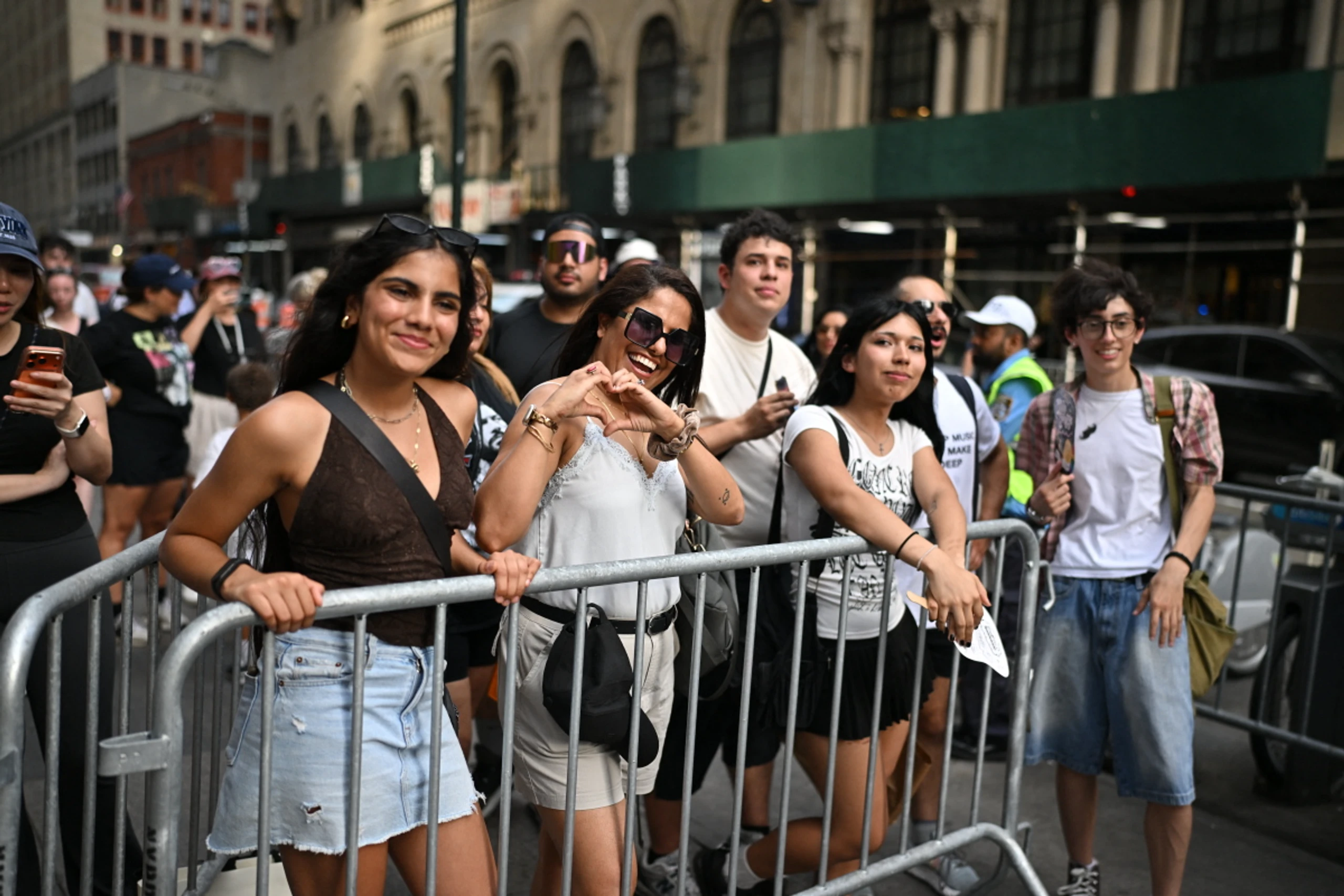 Taylor Swfts Hochzeitsparty rief viele Fans auf den Plan