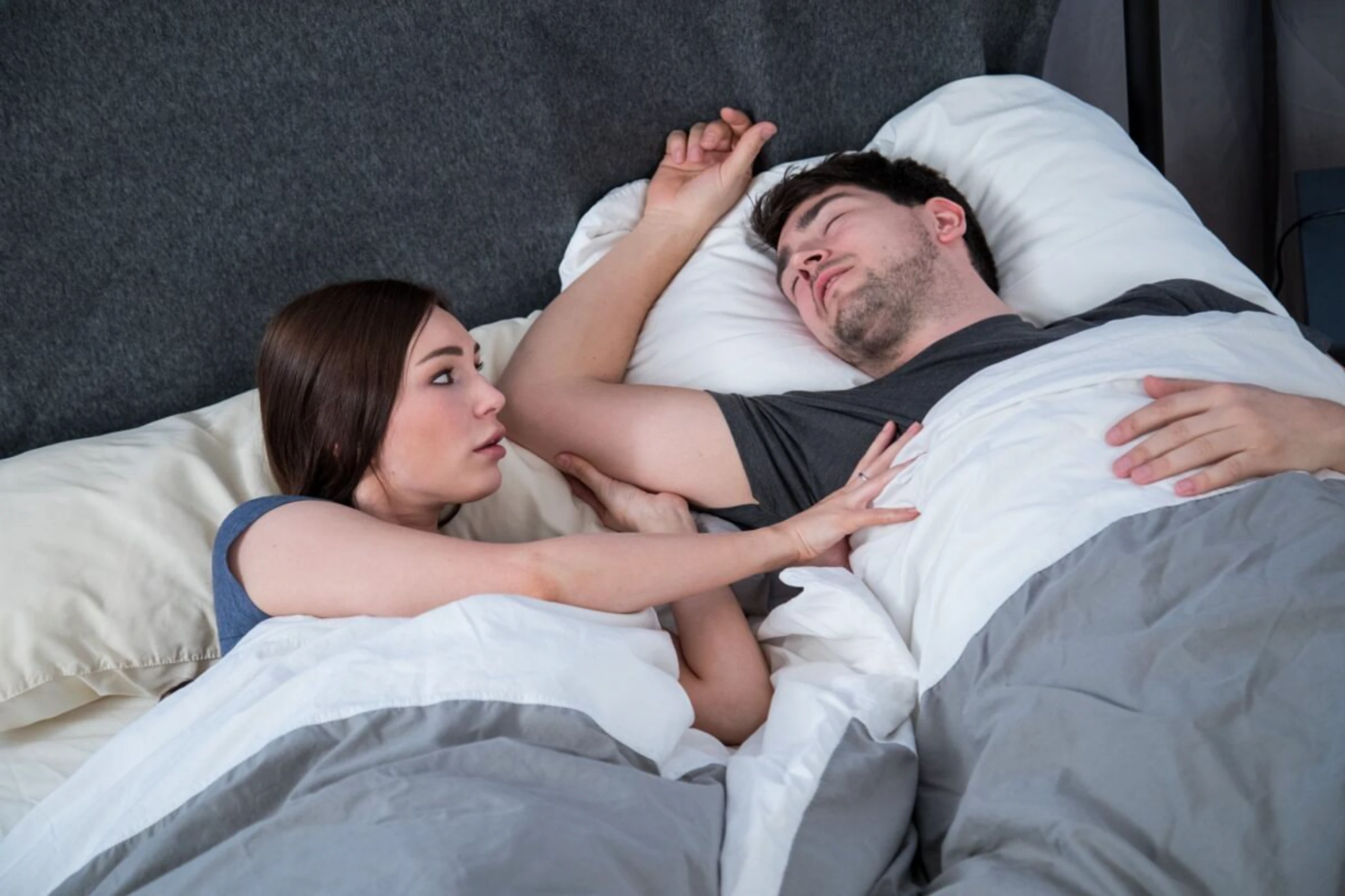 Atemaussetzer im Schlaf bemerken Betroffene oft nicht selbst