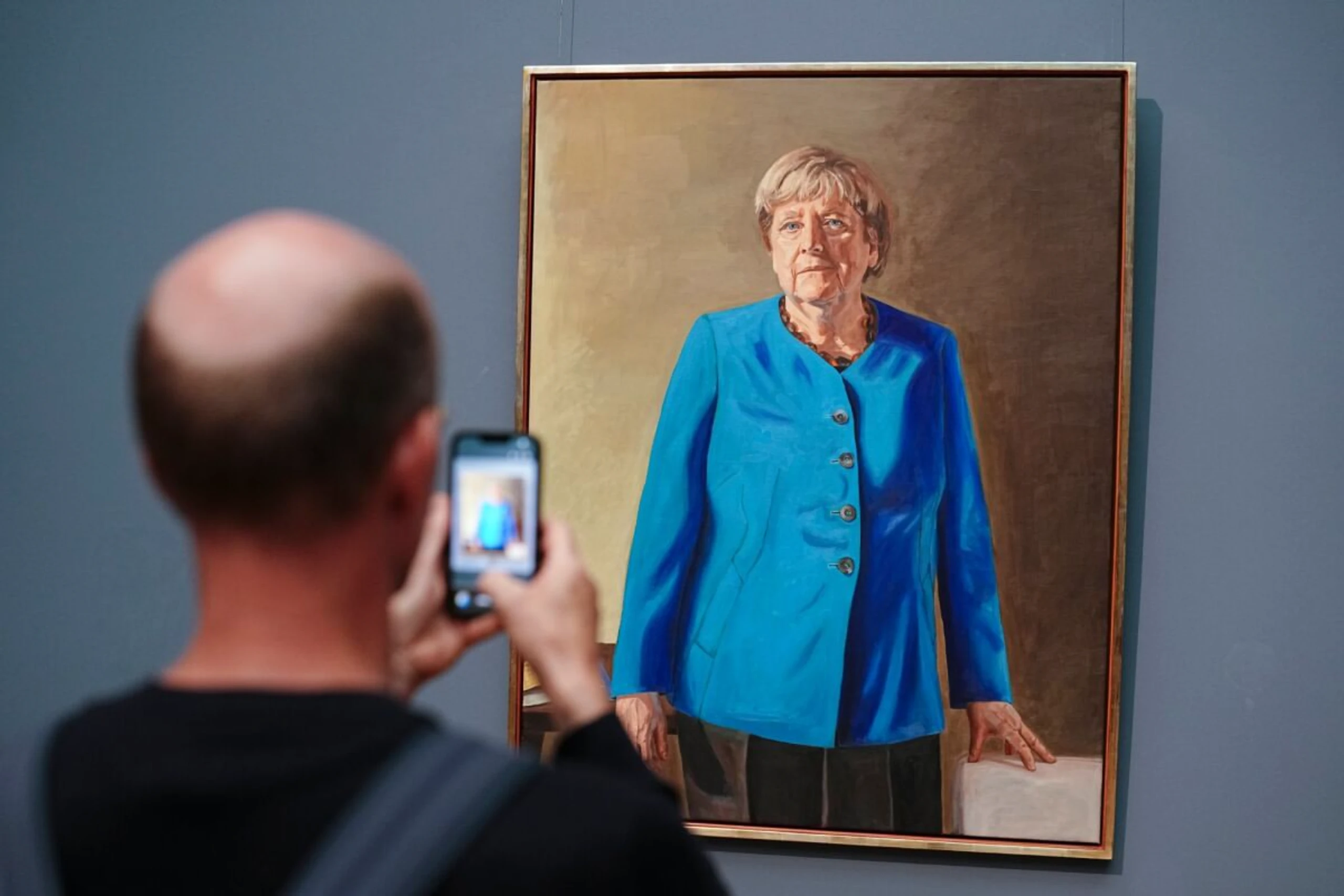 ++ ARCHIVBILD ++ Ex-Kanzlerin Merkel in Öl auf Leinwand verewigt
